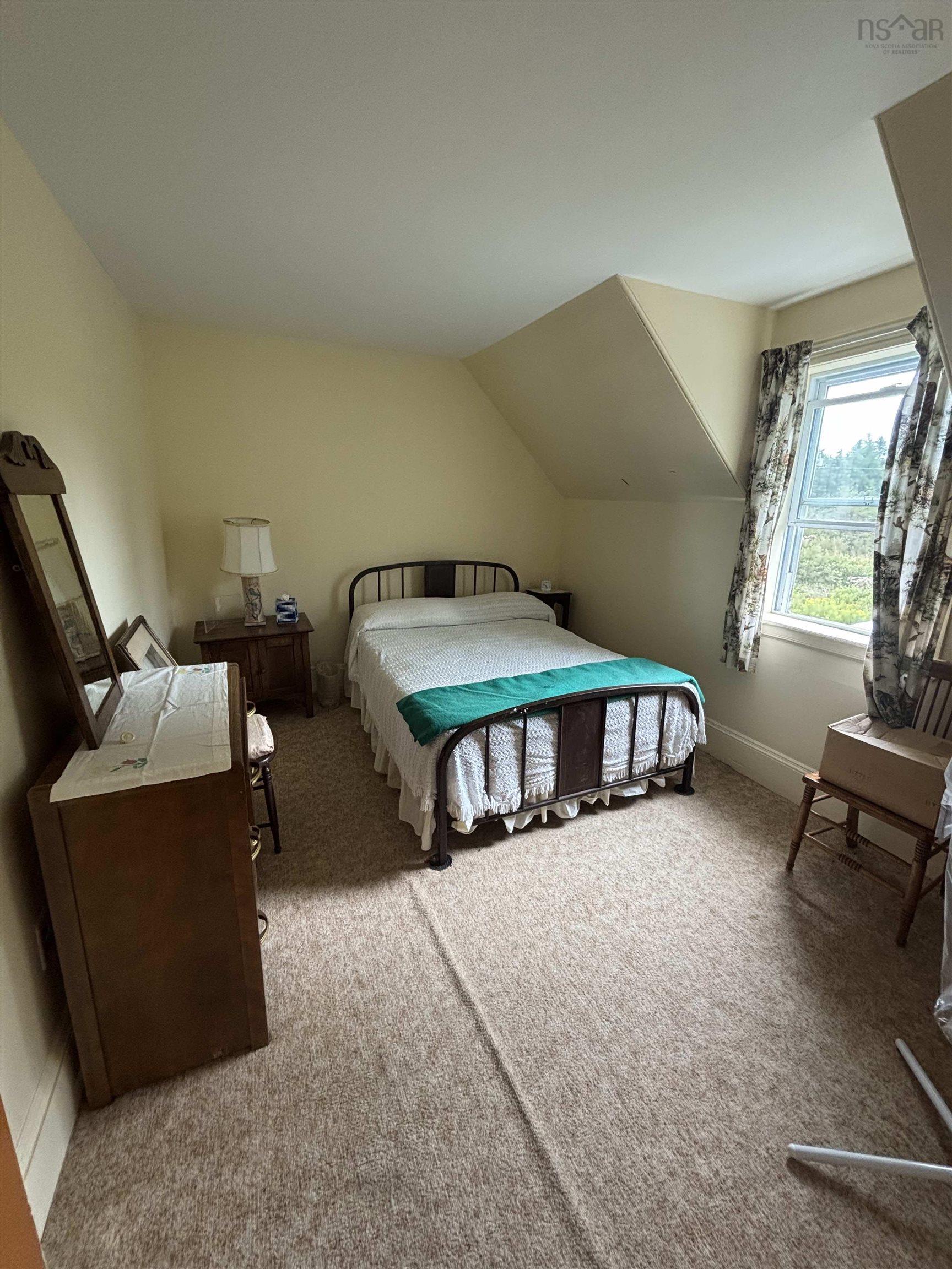 $449,000.00: 2121 Loch Lomond Road, Loch Lomond