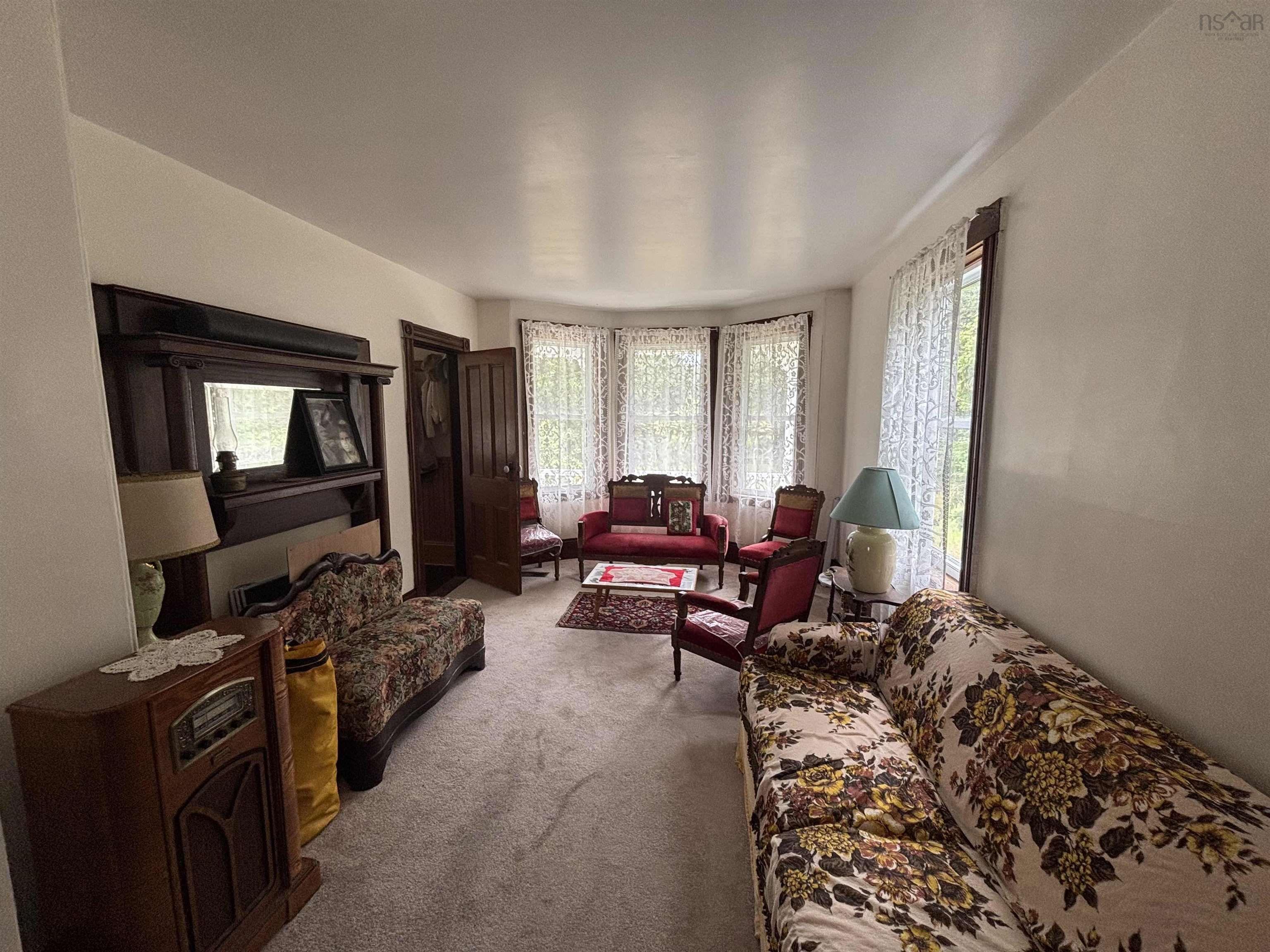 $449,000.00: 2121 Loch Lomond Road, Loch Lomond