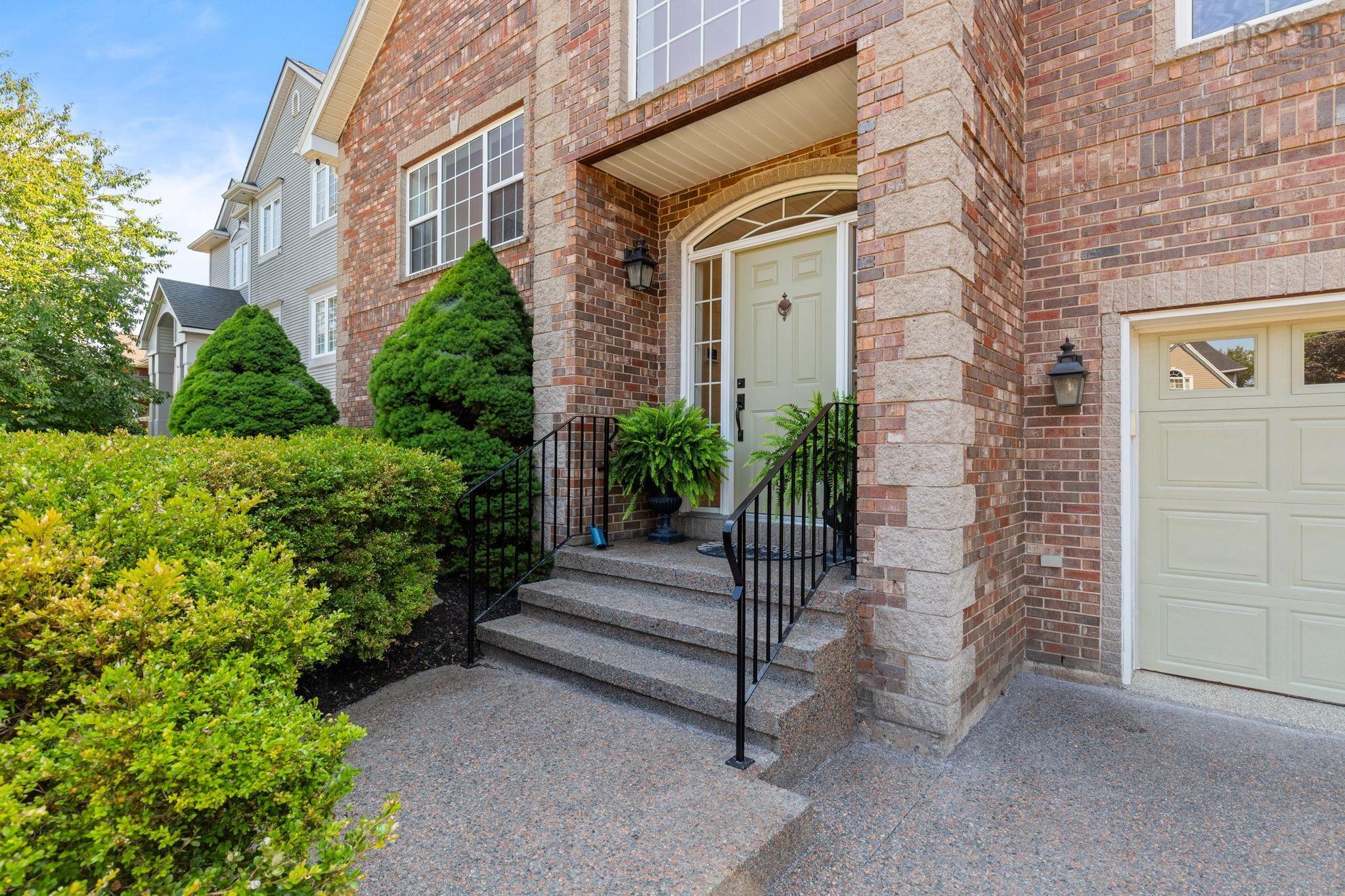 $929,000.00: 124 Lakeshore Park Terrace, Dartmouth