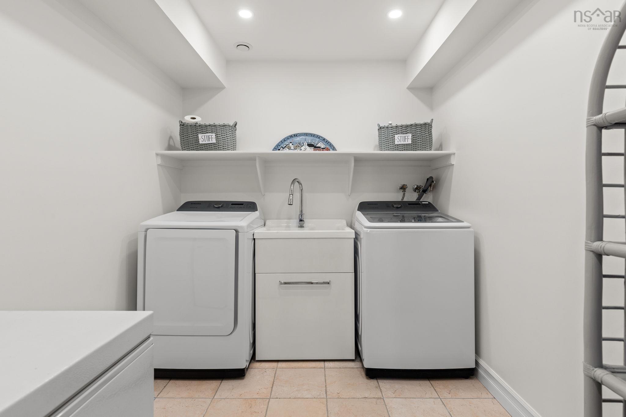 $929,000.00: 124 Lakeshore Park Terrace, Dartmouth