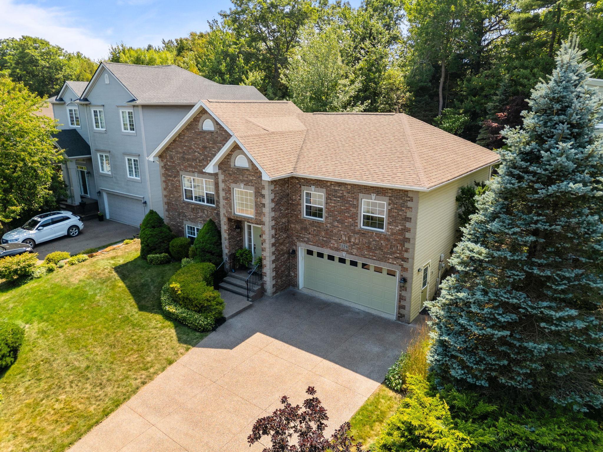 $929,000.00: 124 Lakeshore Park Terrace, Dartmouth