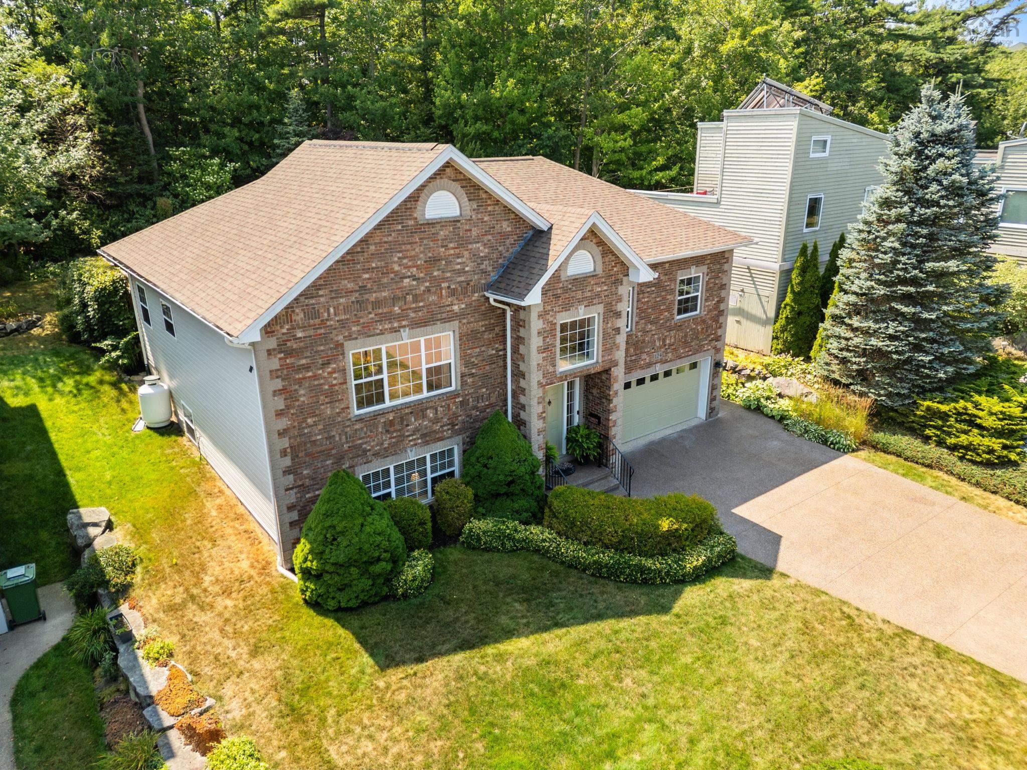 $929,000.00: 124 Lakeshore Park Terrace, Dartmouth