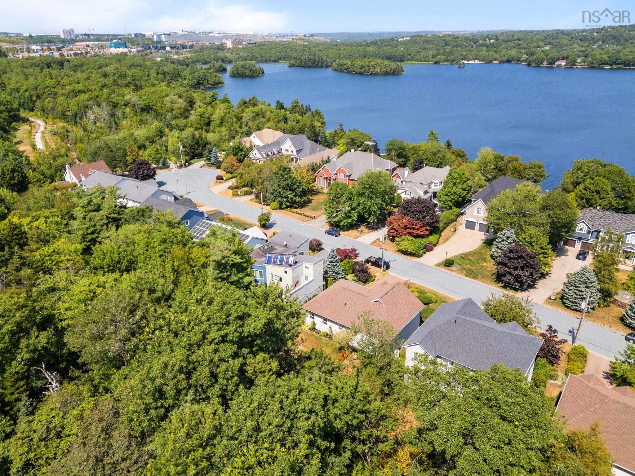 $929,000.00: 124 Lakeshore Park Terrace, Dartmouth