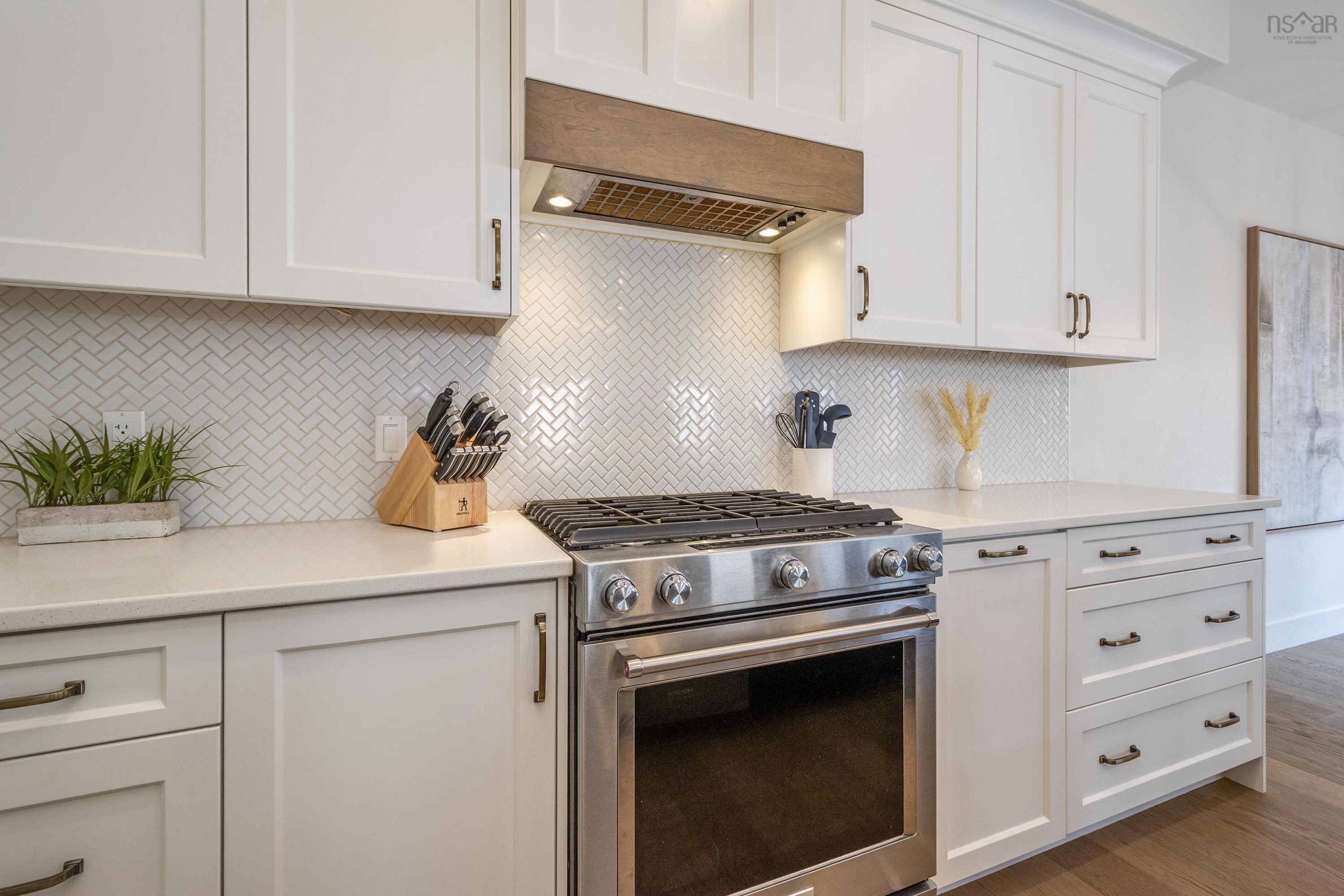 $959,900.00: 77 Bristolton Avenue, Bedford