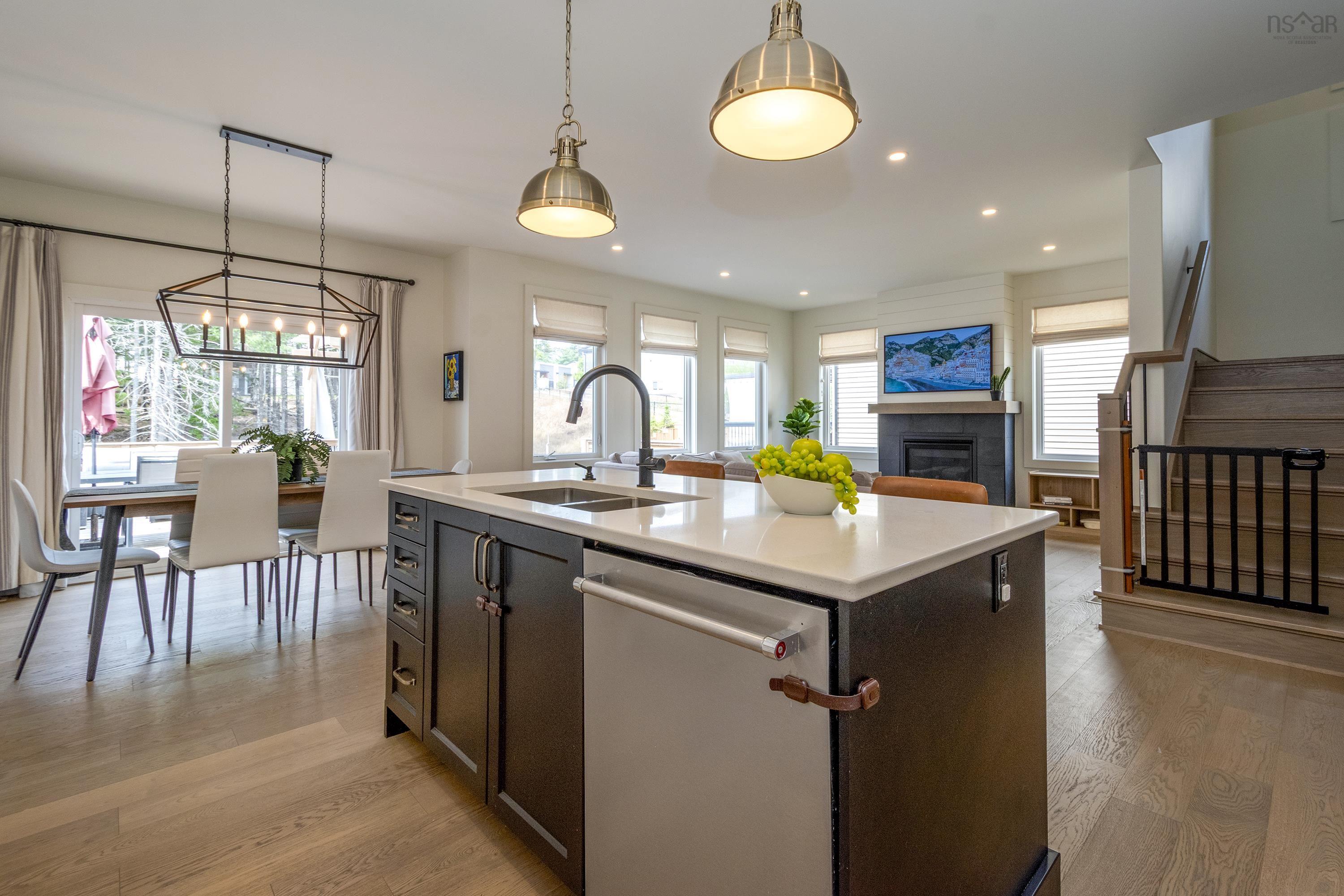 $959,900.00: 77 Bristolton Avenue, Bedford