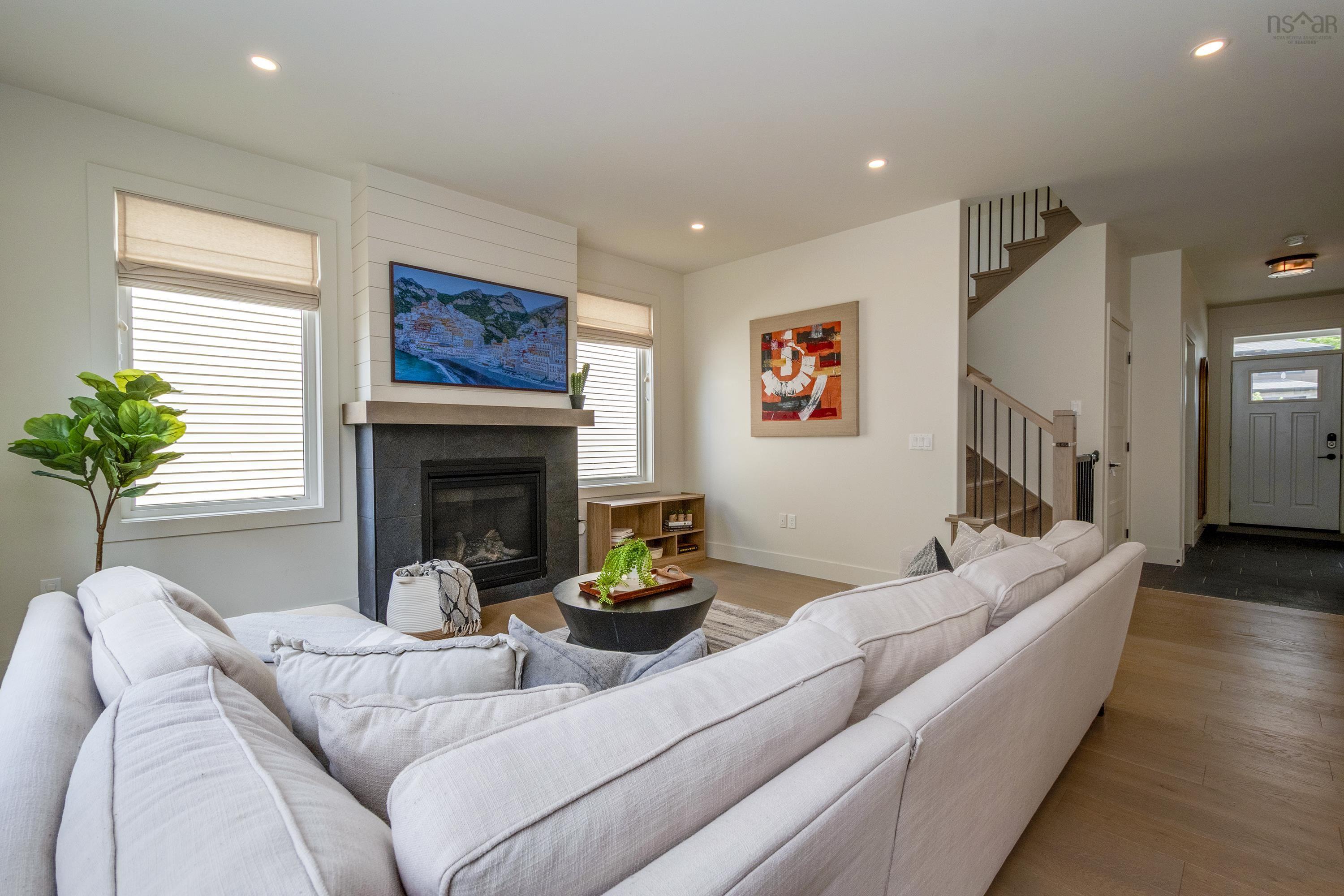 $959,900.00: 77 Bristolton Avenue, Bedford