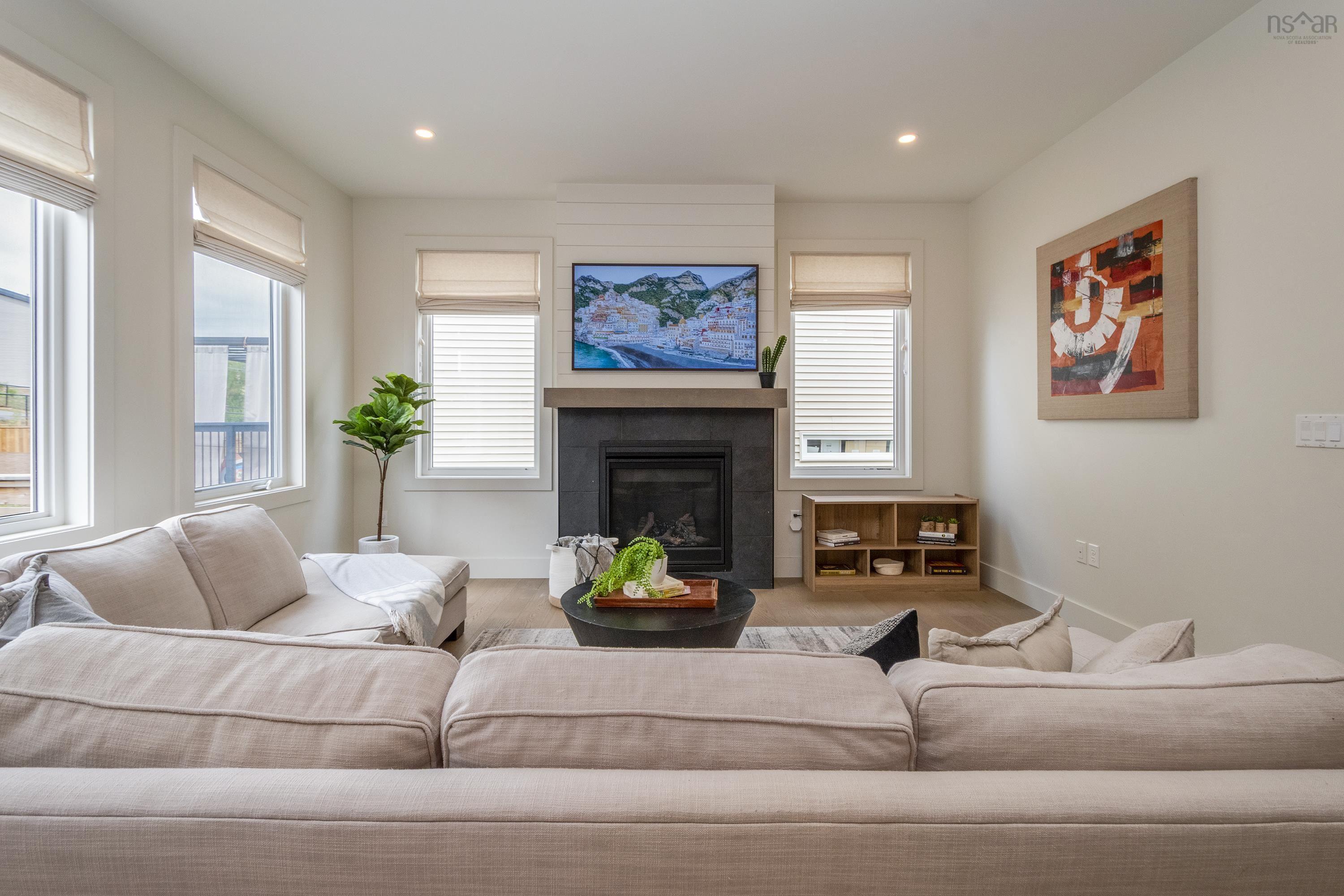 $959,900.00: 77 Bristolton Avenue, Bedford