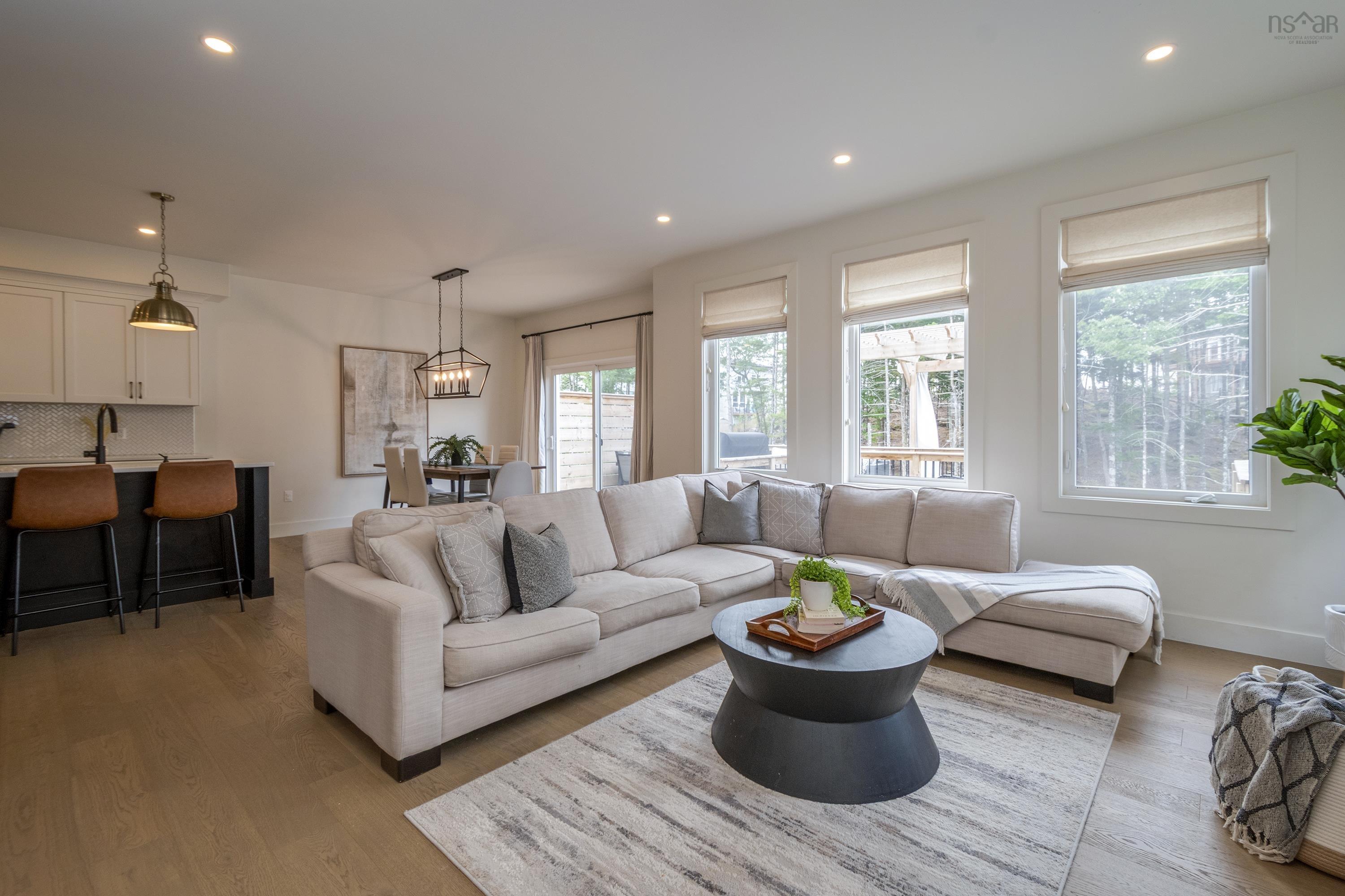 $959,900.00: 77 Bristolton Avenue, Bedford