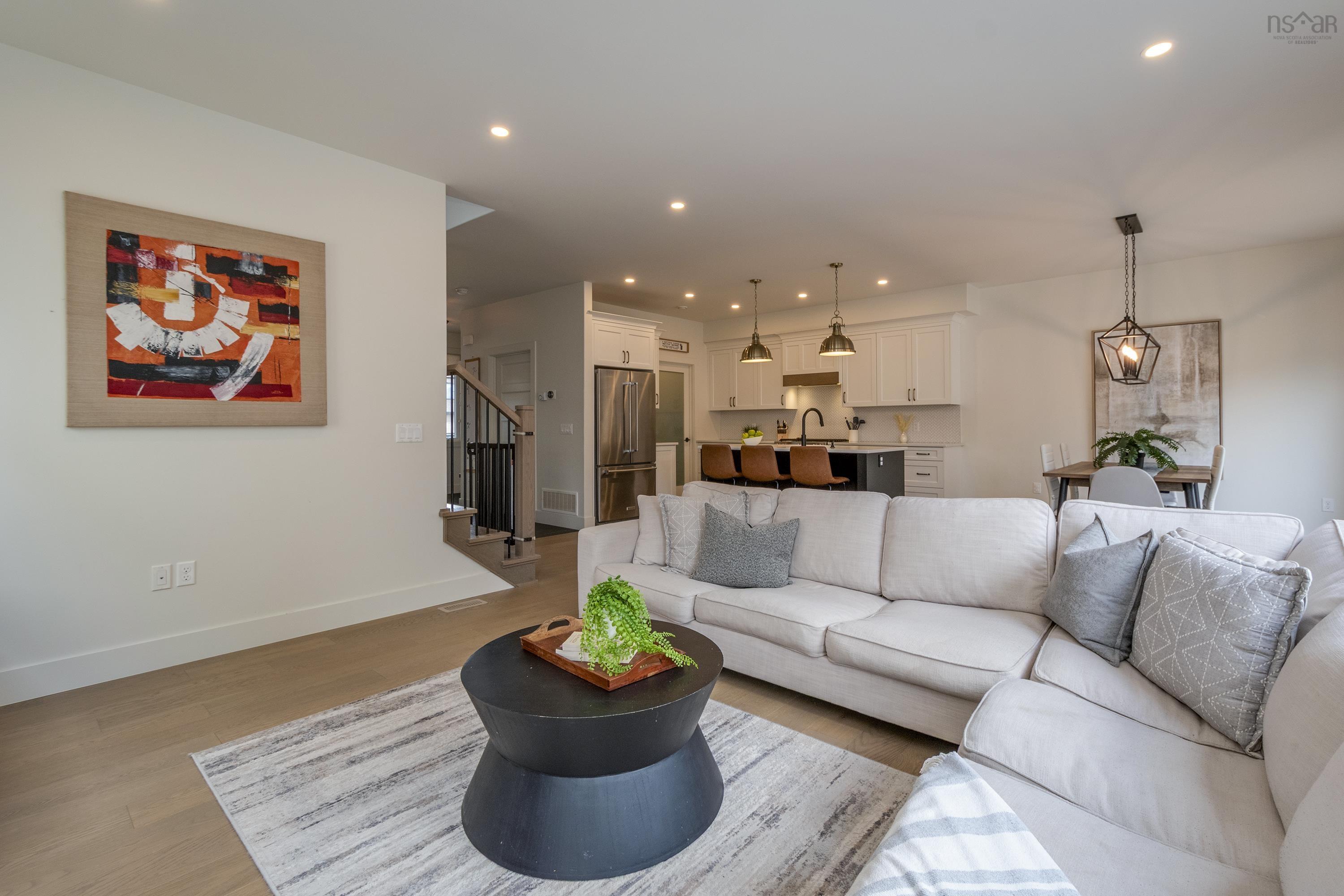 $959,900.00: 77 Bristolton Avenue, Bedford