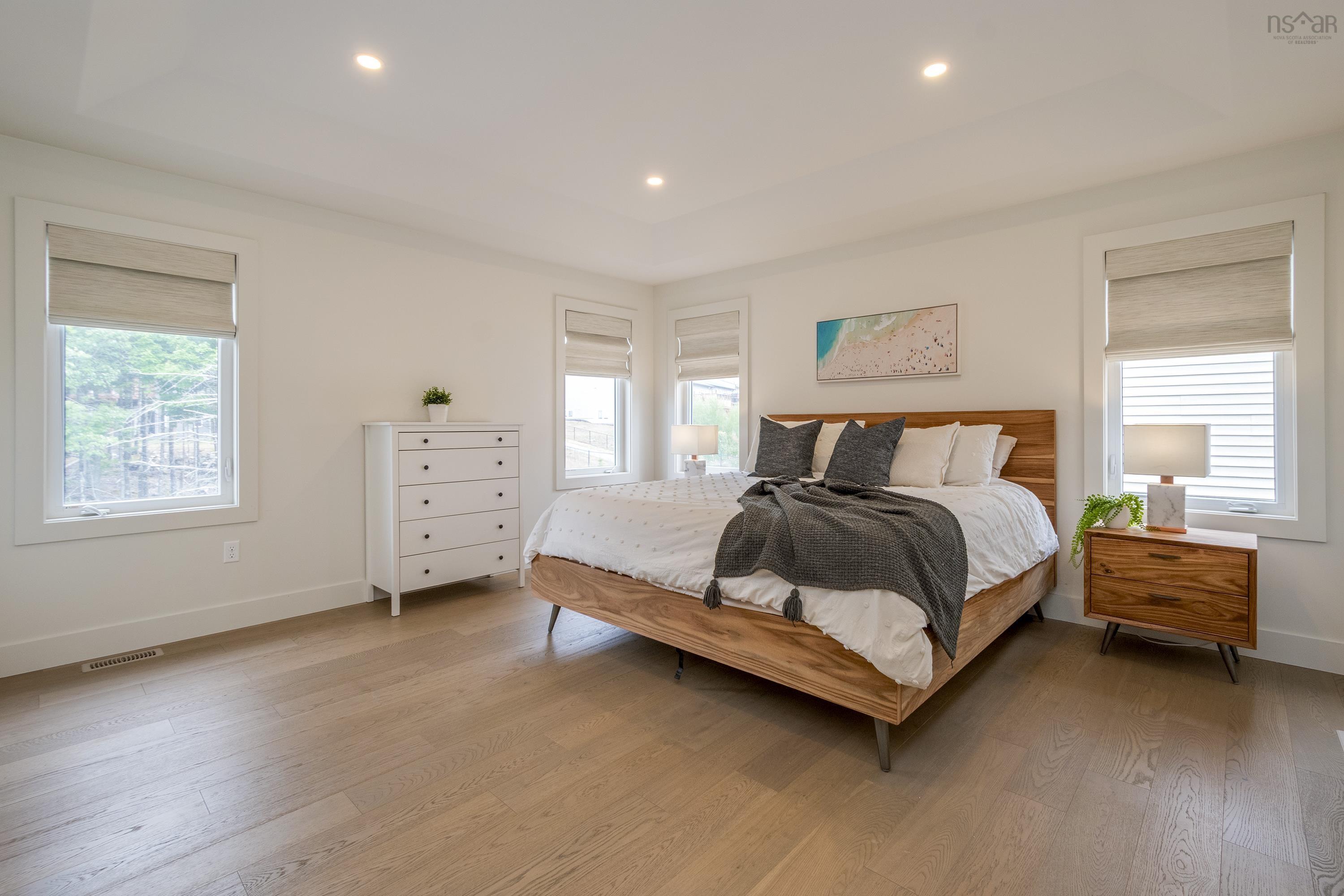 $959,900.00: 77 Bristolton Avenue, Bedford