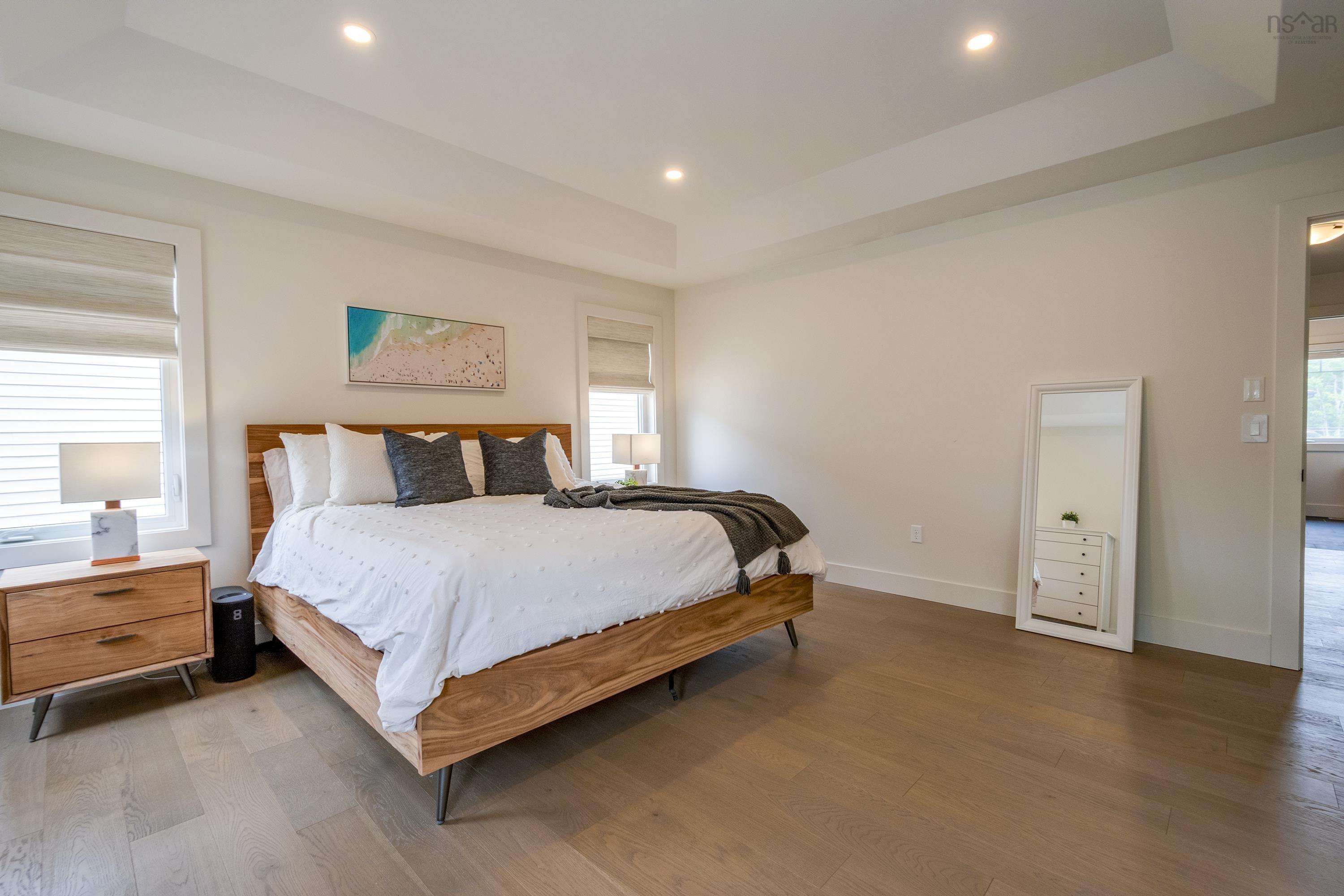 $959,900.00: 77 Bristolton Avenue, Bedford