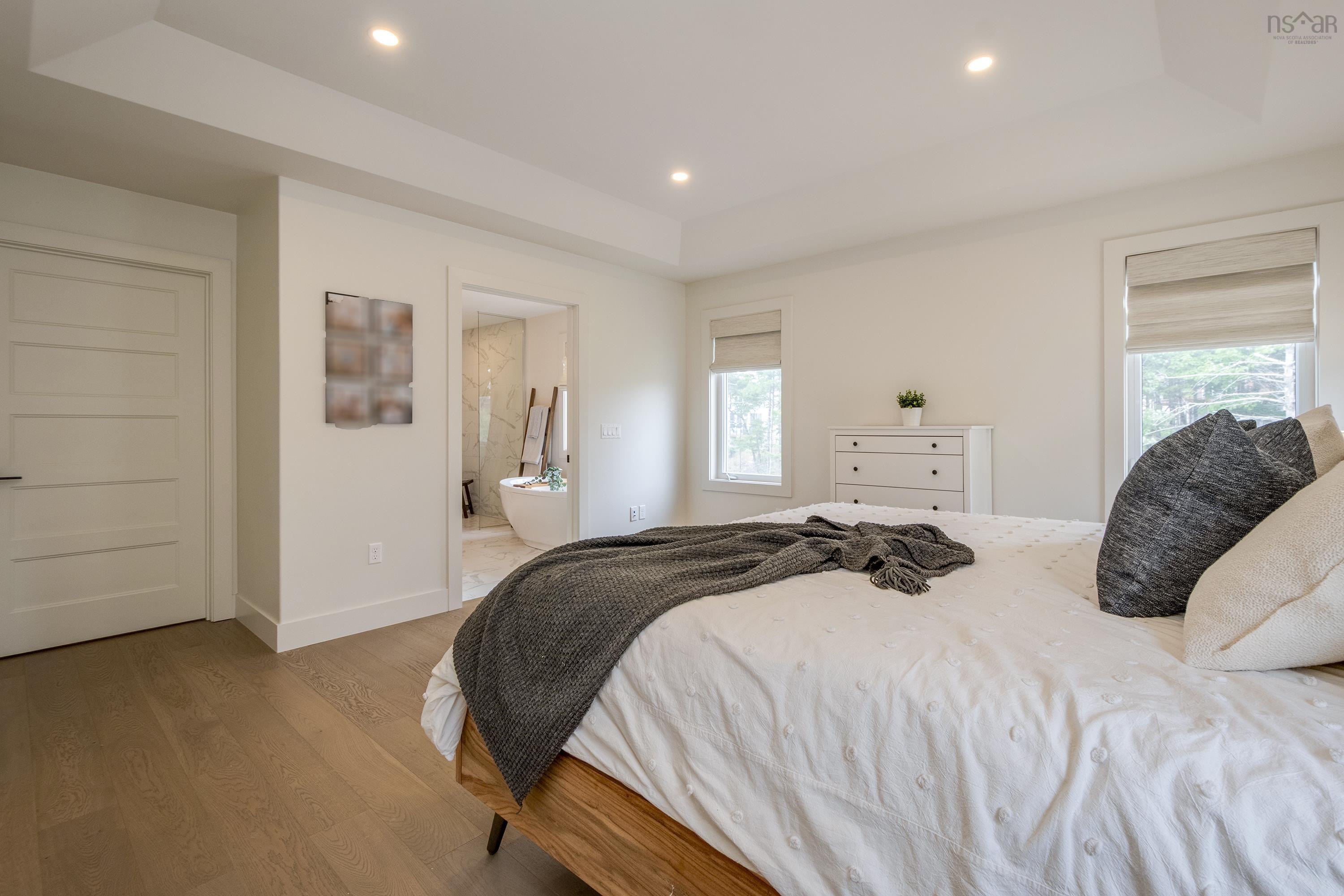 $959,900.00: 77 Bristolton Avenue, Bedford