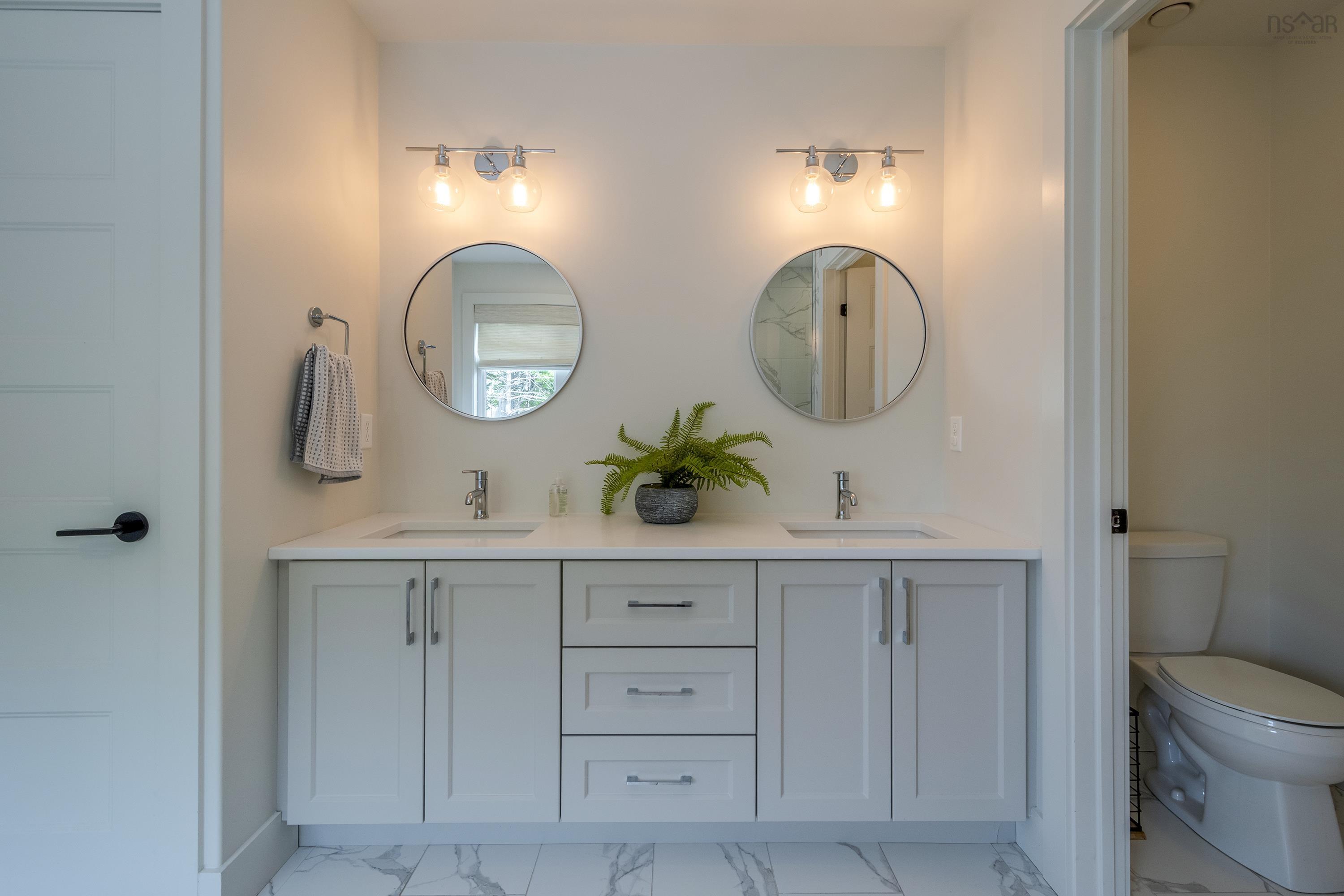 $959,900.00: 77 Bristolton Avenue, Bedford