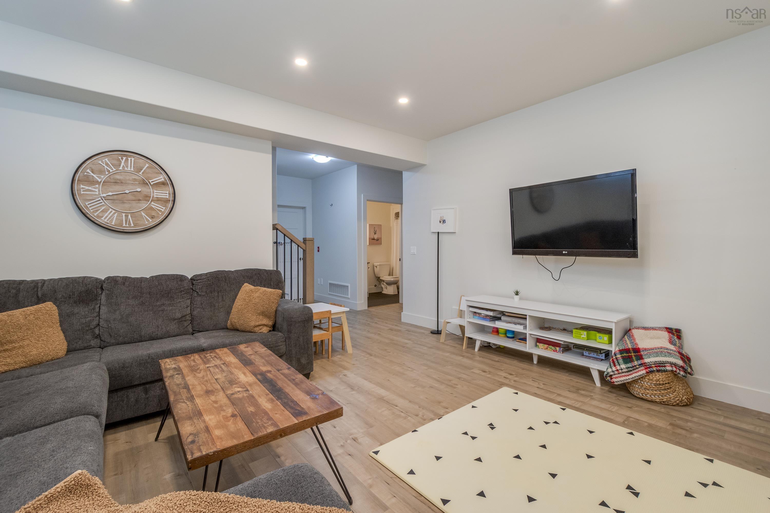 $959,900.00: 77 Bristolton Avenue, Bedford