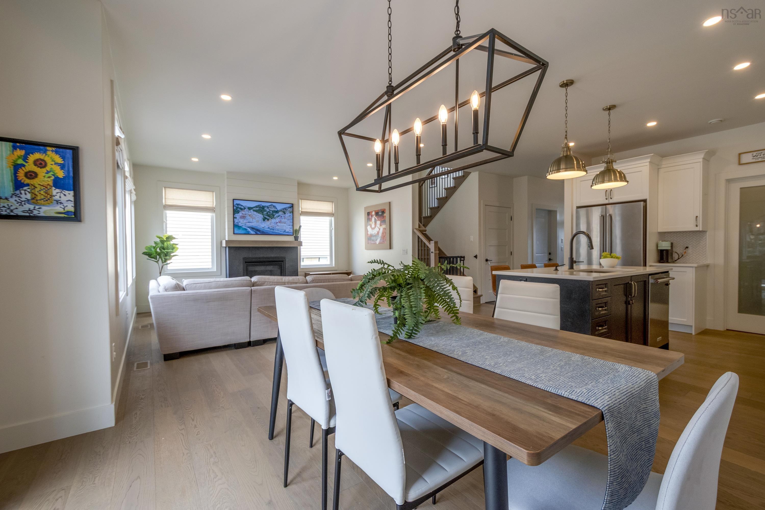 $959,900.00: 77 Bristolton Avenue, Bedford