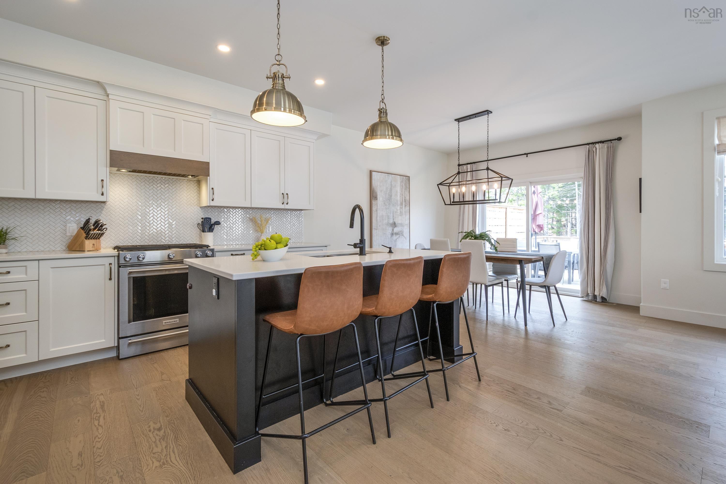 $959,900.00: 77 Bristolton Avenue, Bedford