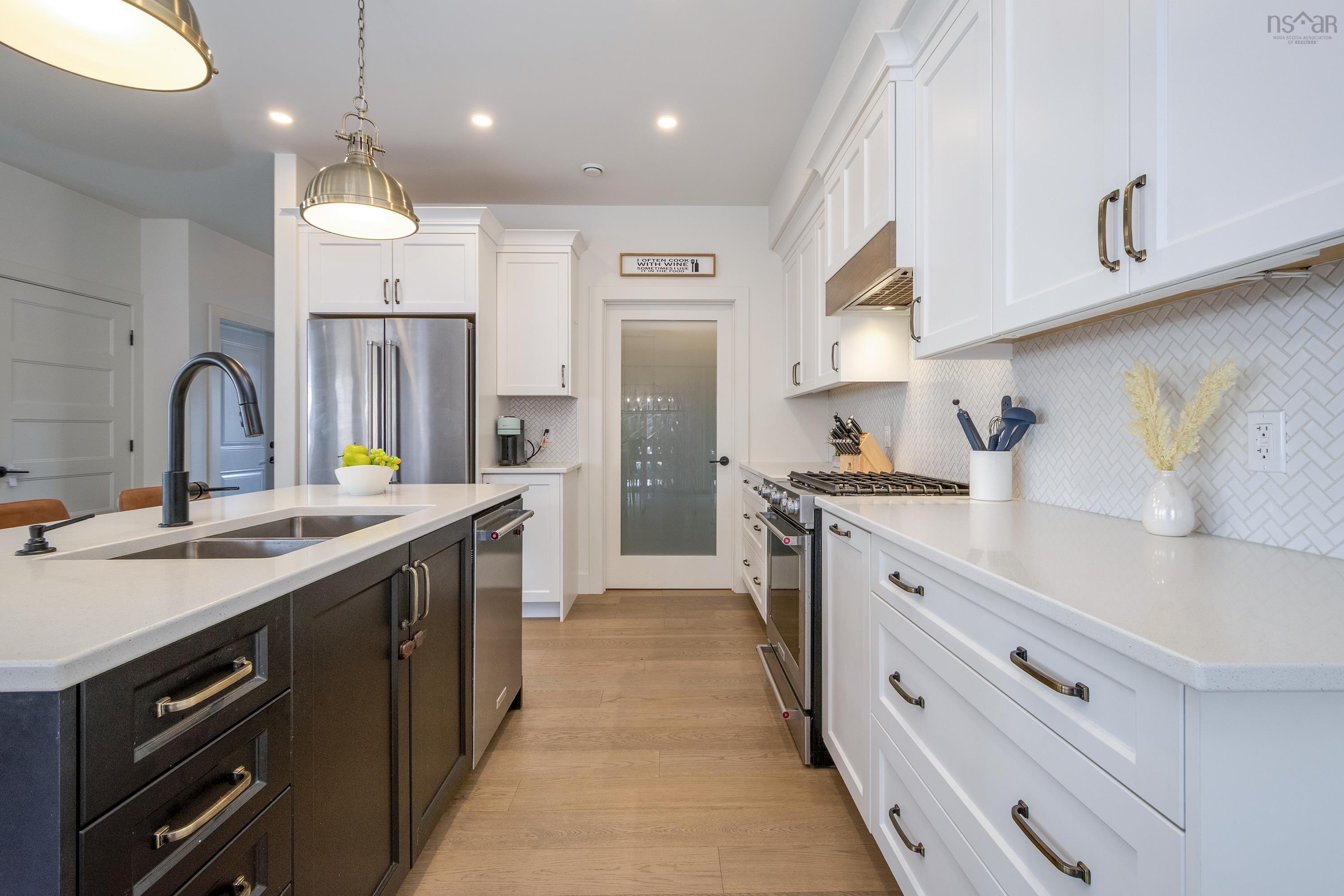 $959,900.00: 77 Bristolton Avenue, Bedford