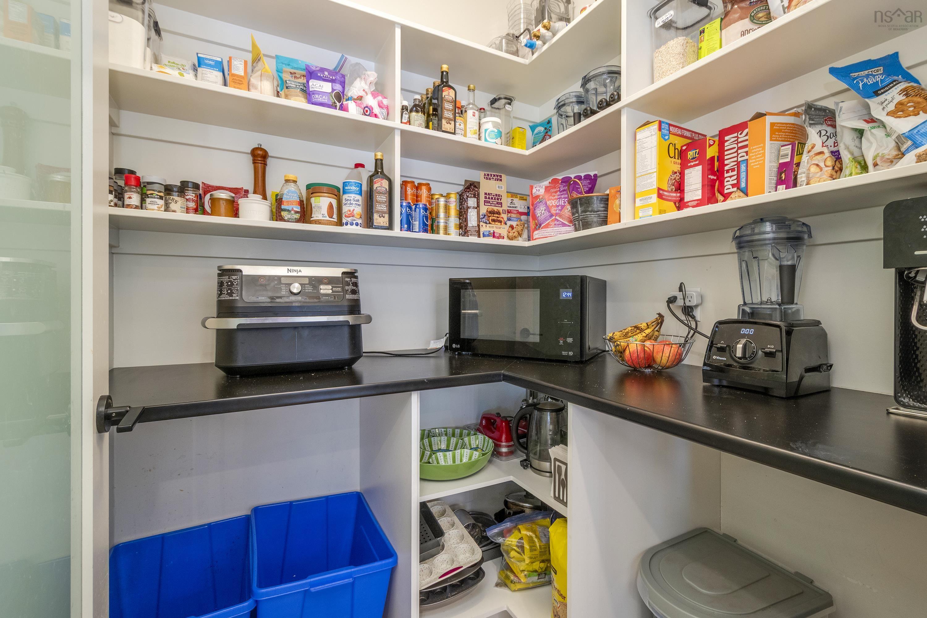 $959,900.00: 77 Bristolton Avenue, Bedford