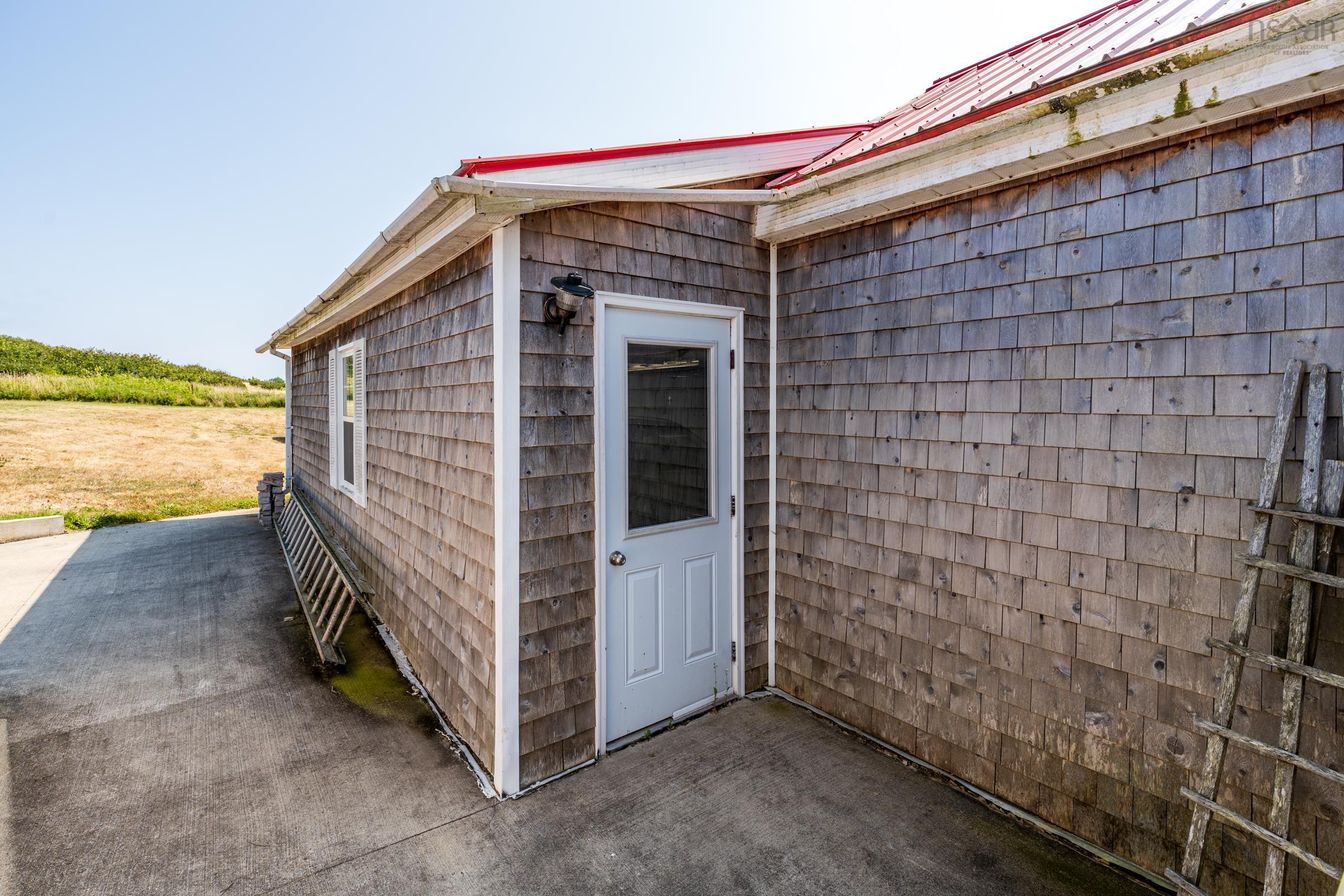 $350,000.00: 18 Riverside Lane, Salmon River