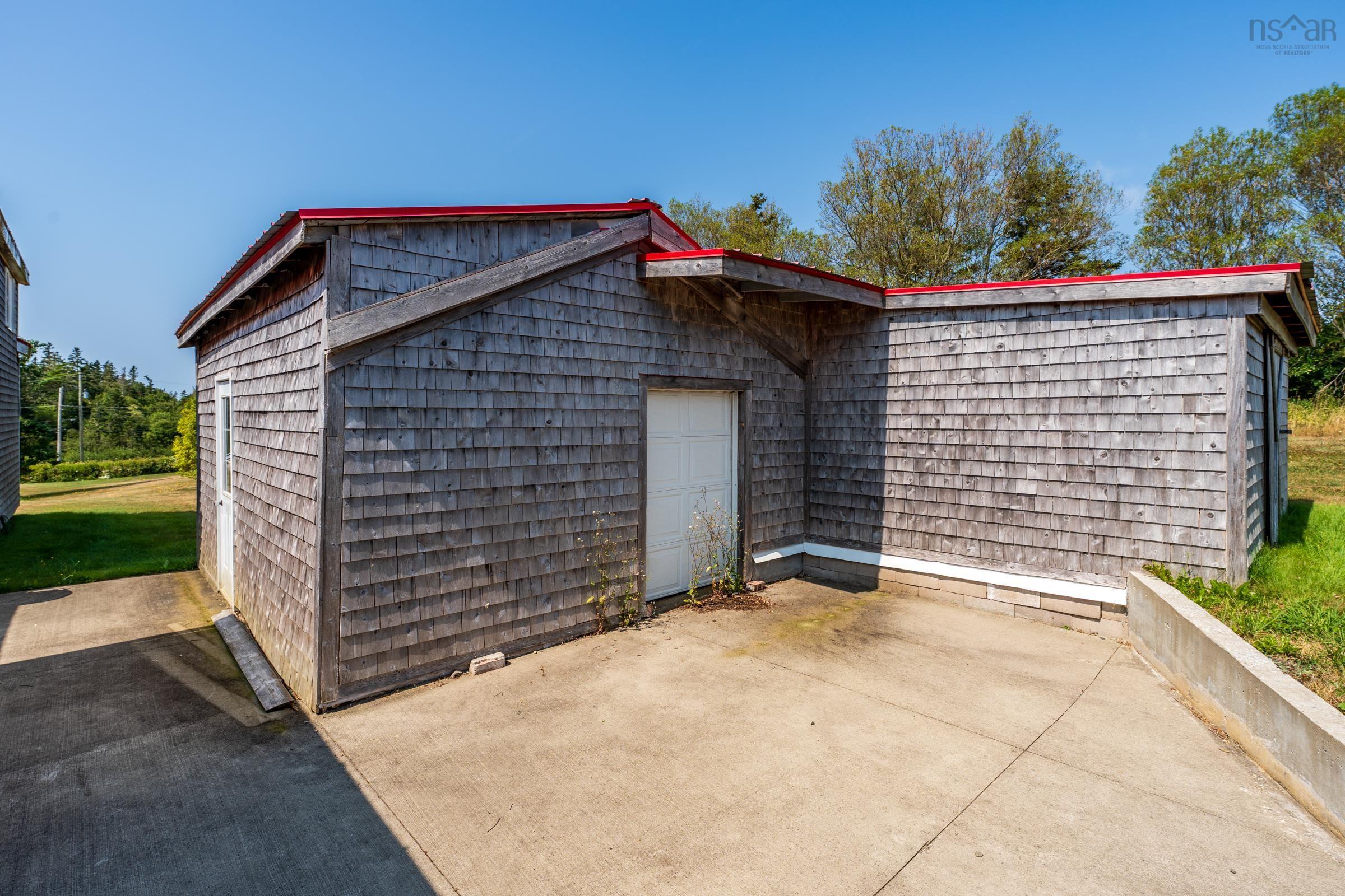 $350,000.00: 18 Riverside Lane, Salmon River