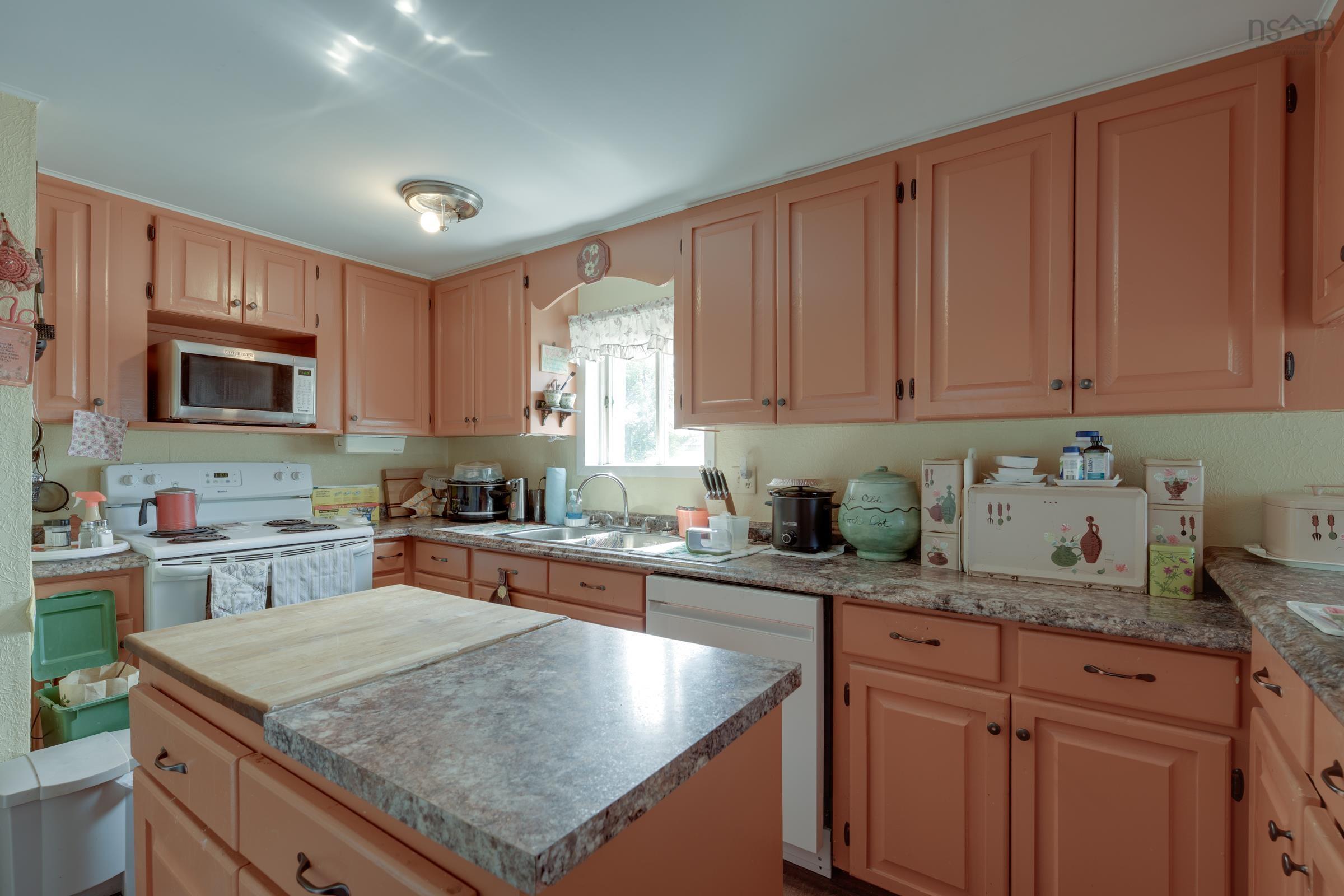 $350,000.00: 18 Riverside Lane, Salmon River