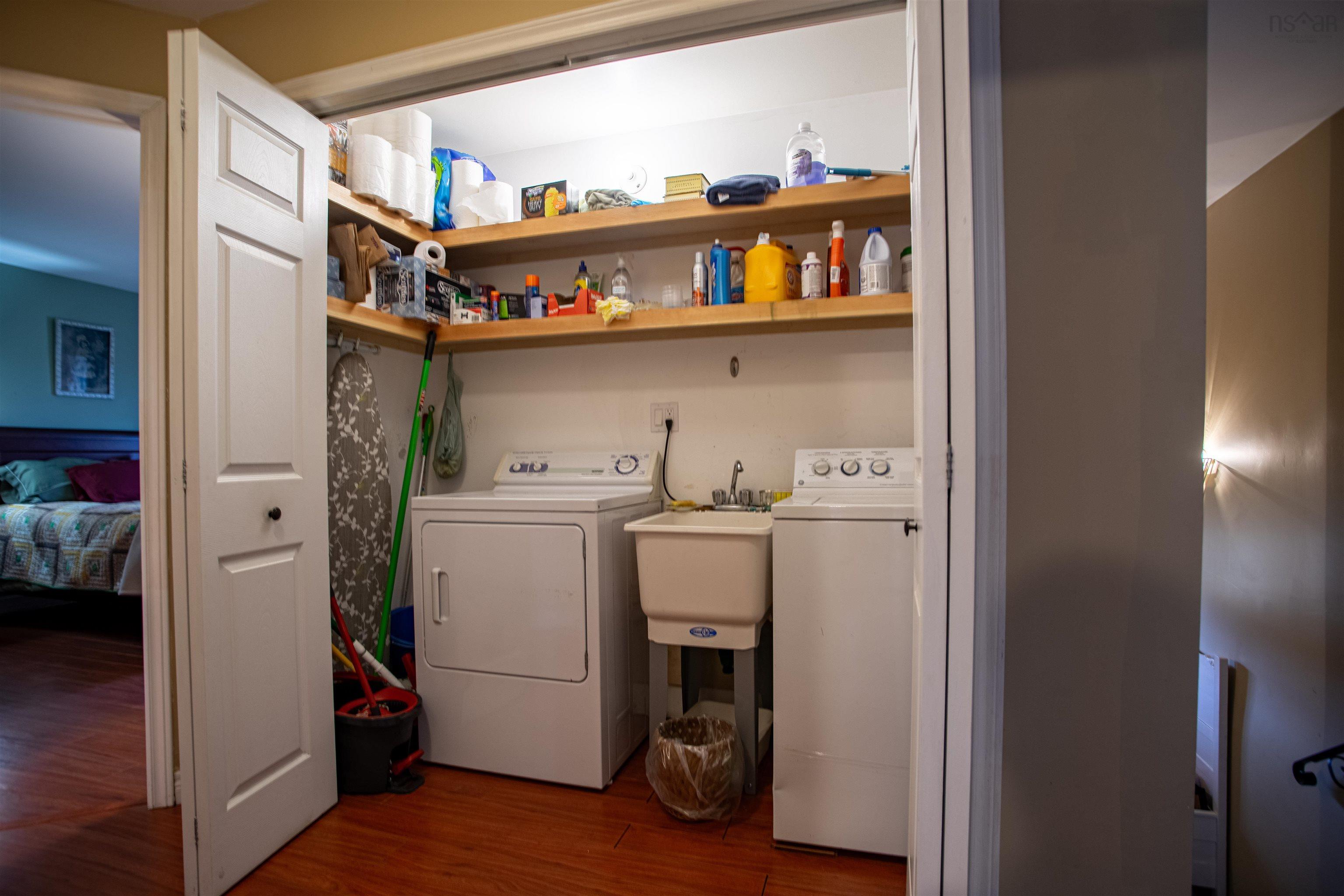 $289,000.00: 3681 Highway 217, East Ferry