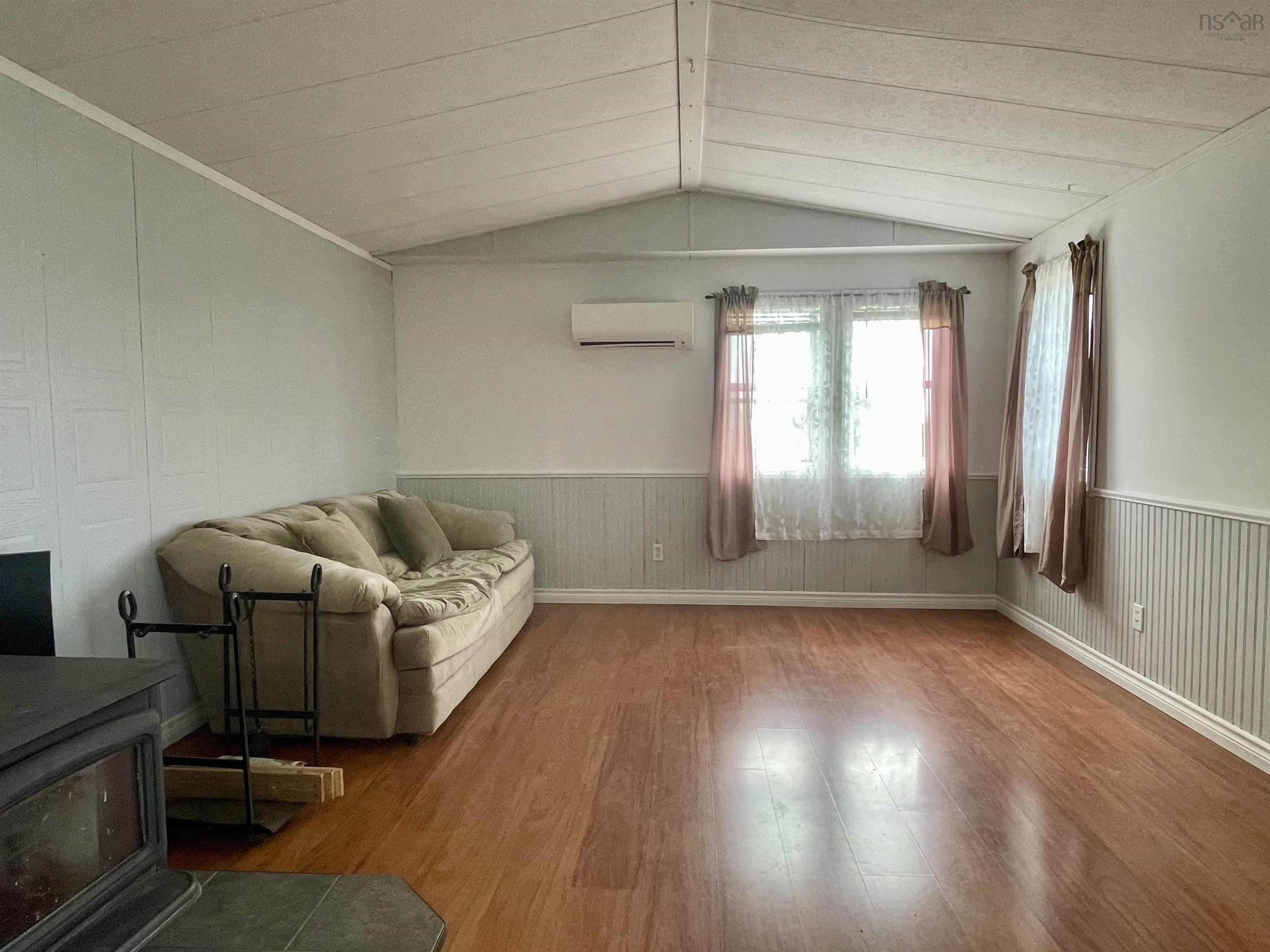 $149,900.00: 44 Chapel Street, Springhill