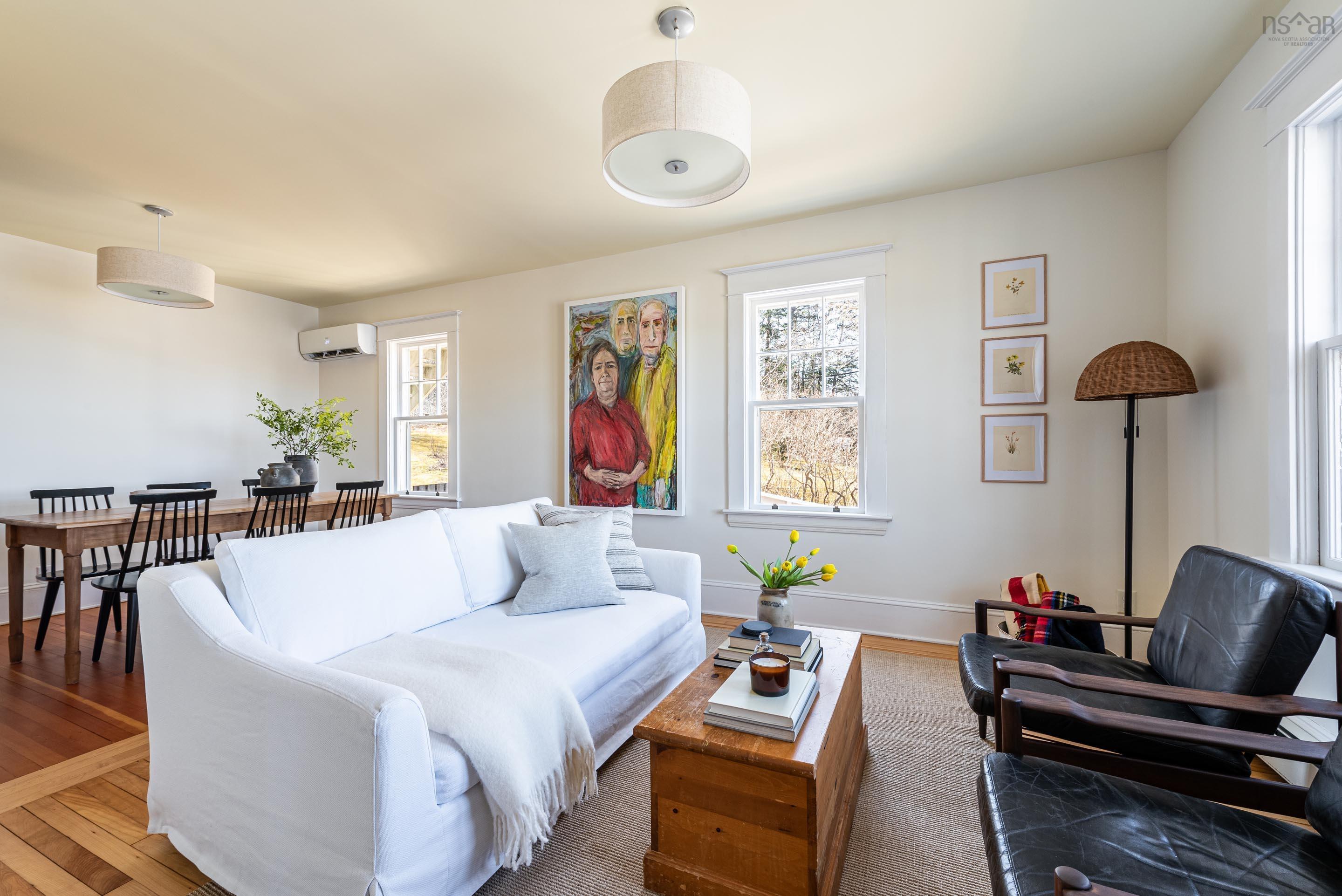 $719,900.00: 9957 Peggys Cove Road, Hackett