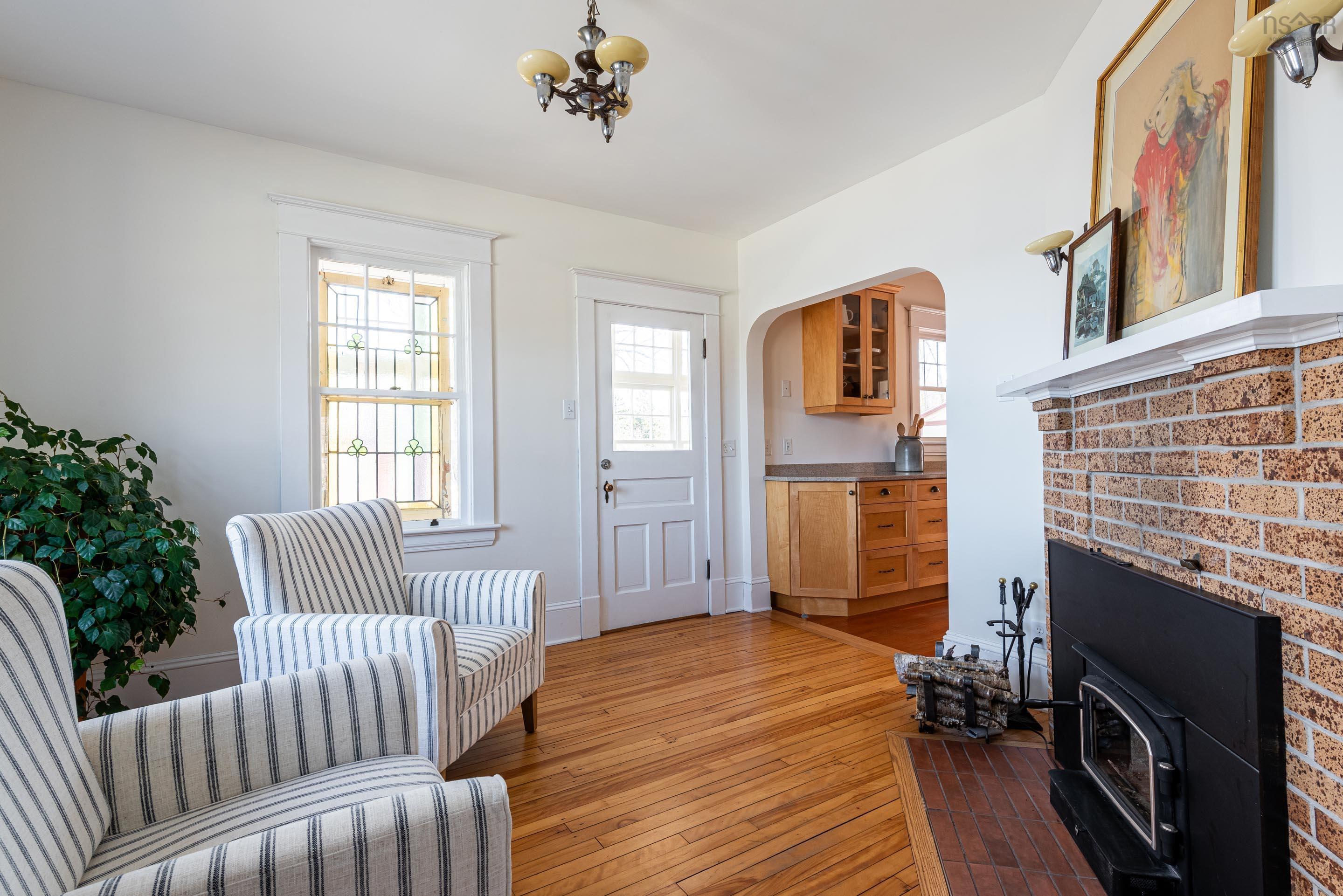 $719,900.00: 9957 Peggys Cove Road, Hackett