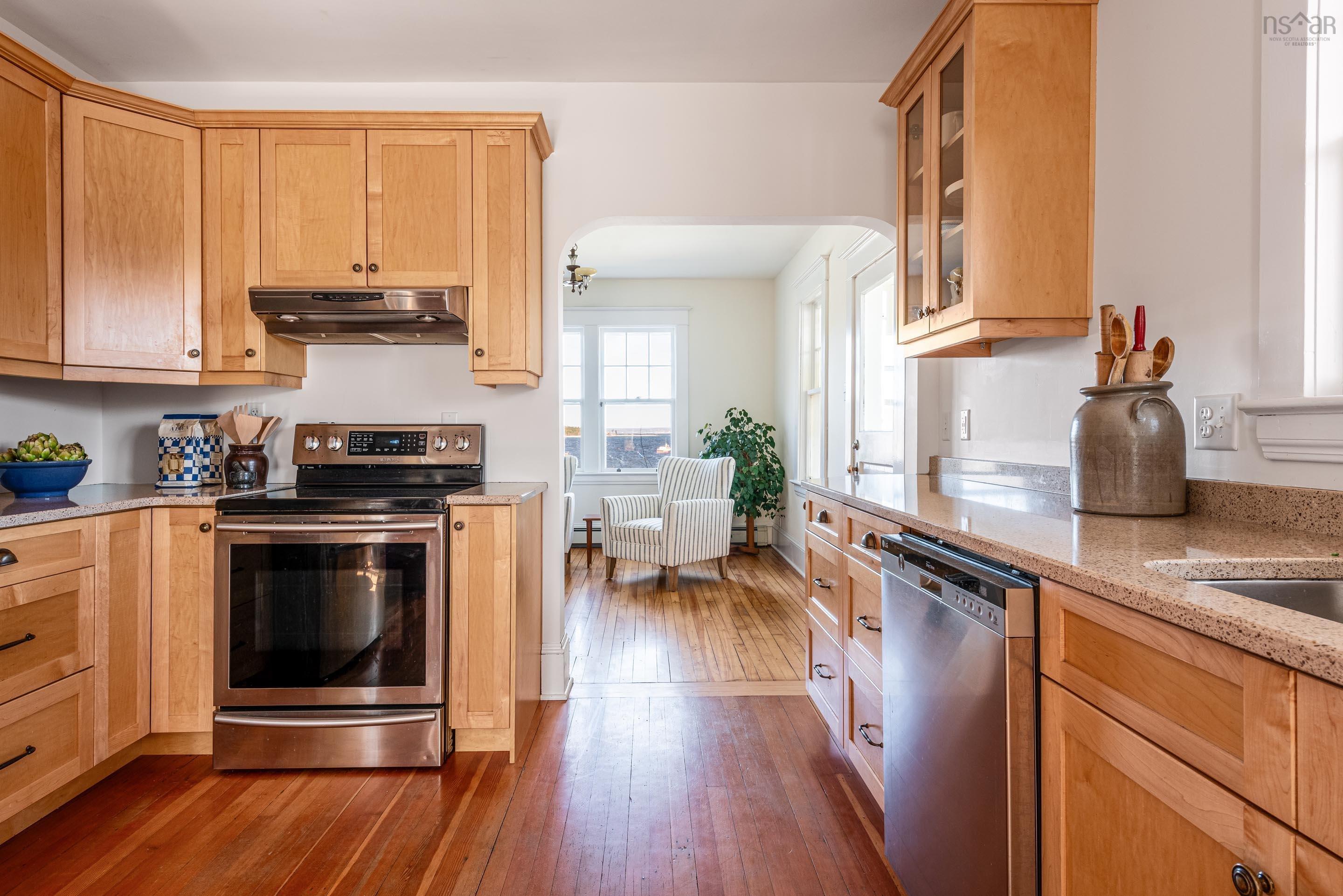 $719,900.00: 9957 Peggys Cove Road, Hackett