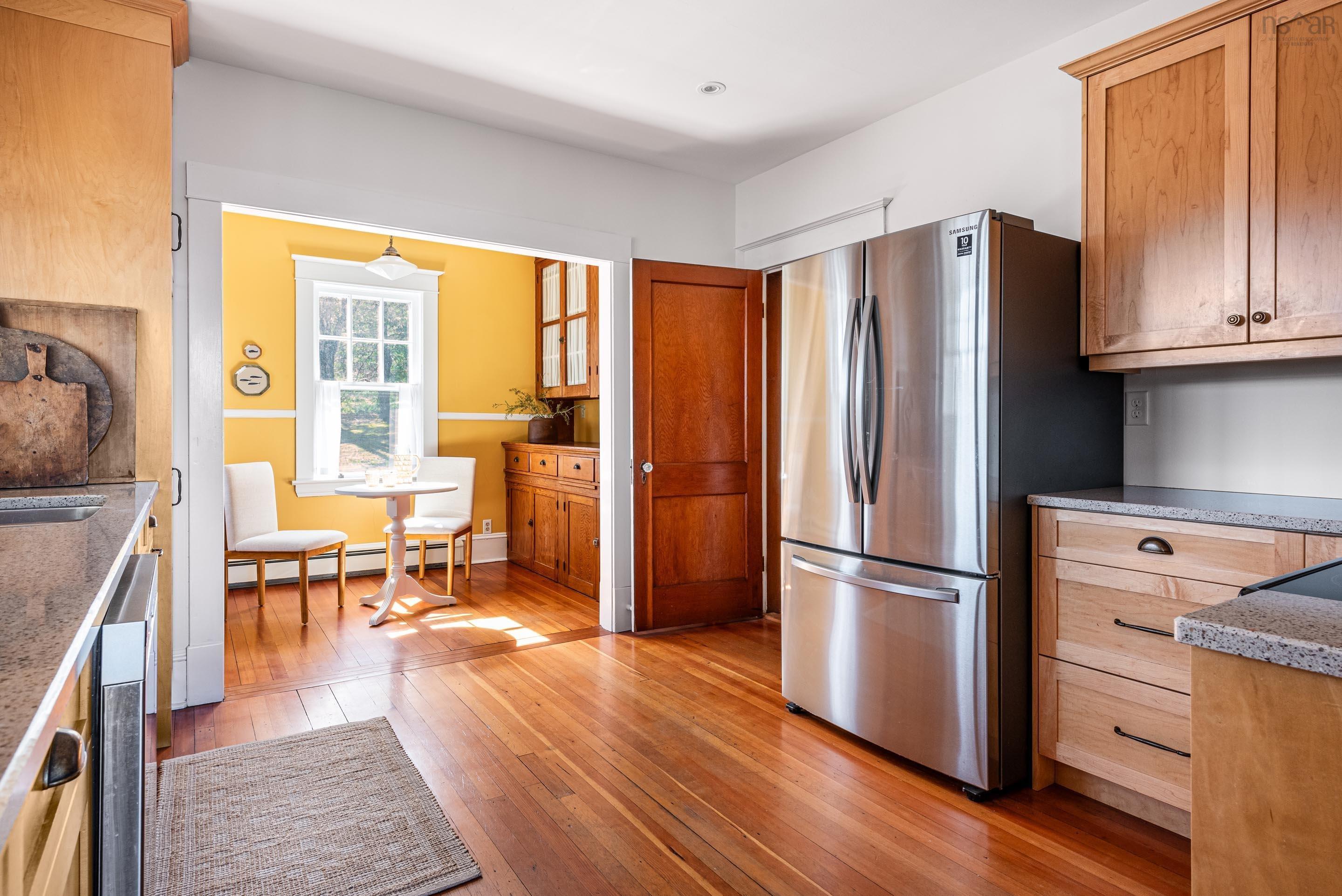 $719,900.00: 9957 Peggys Cove Road, Hackett