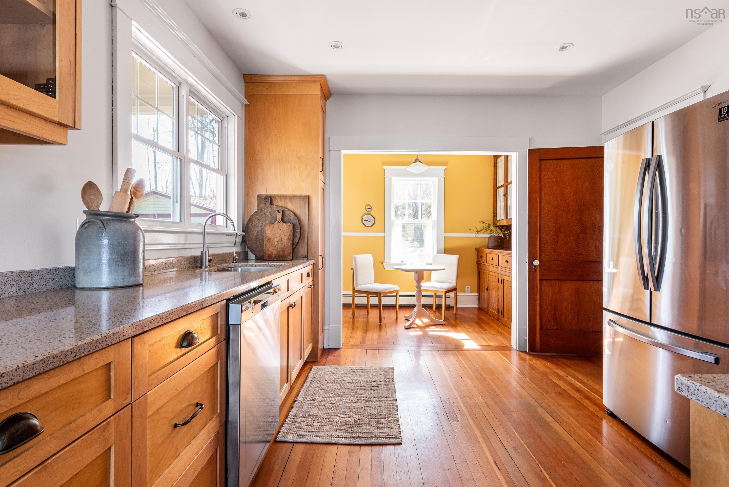 $719,900.00: 9957 Peggys Cove Road, Hackett