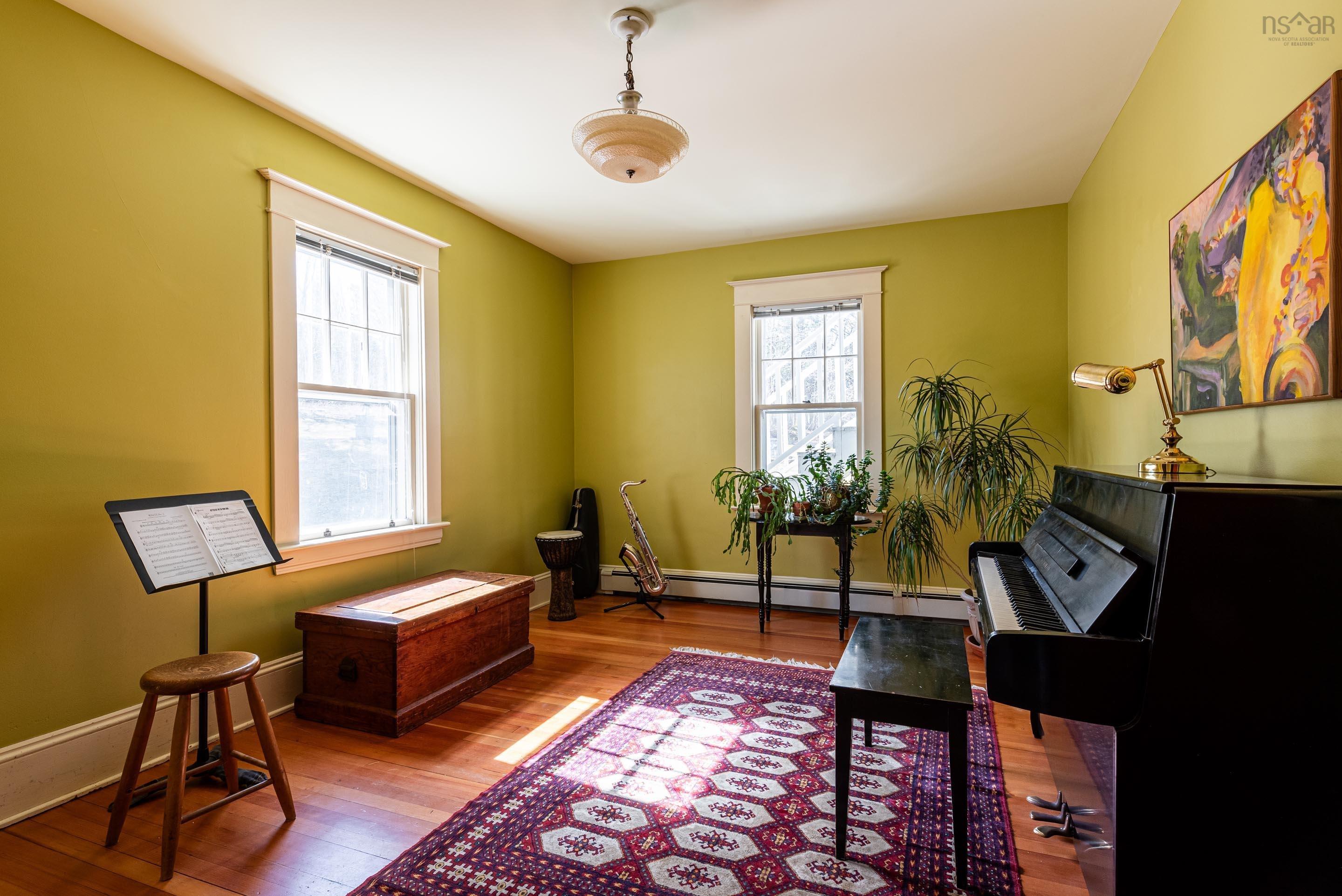 $719,900.00: 9957 Peggys Cove Road, Hackett