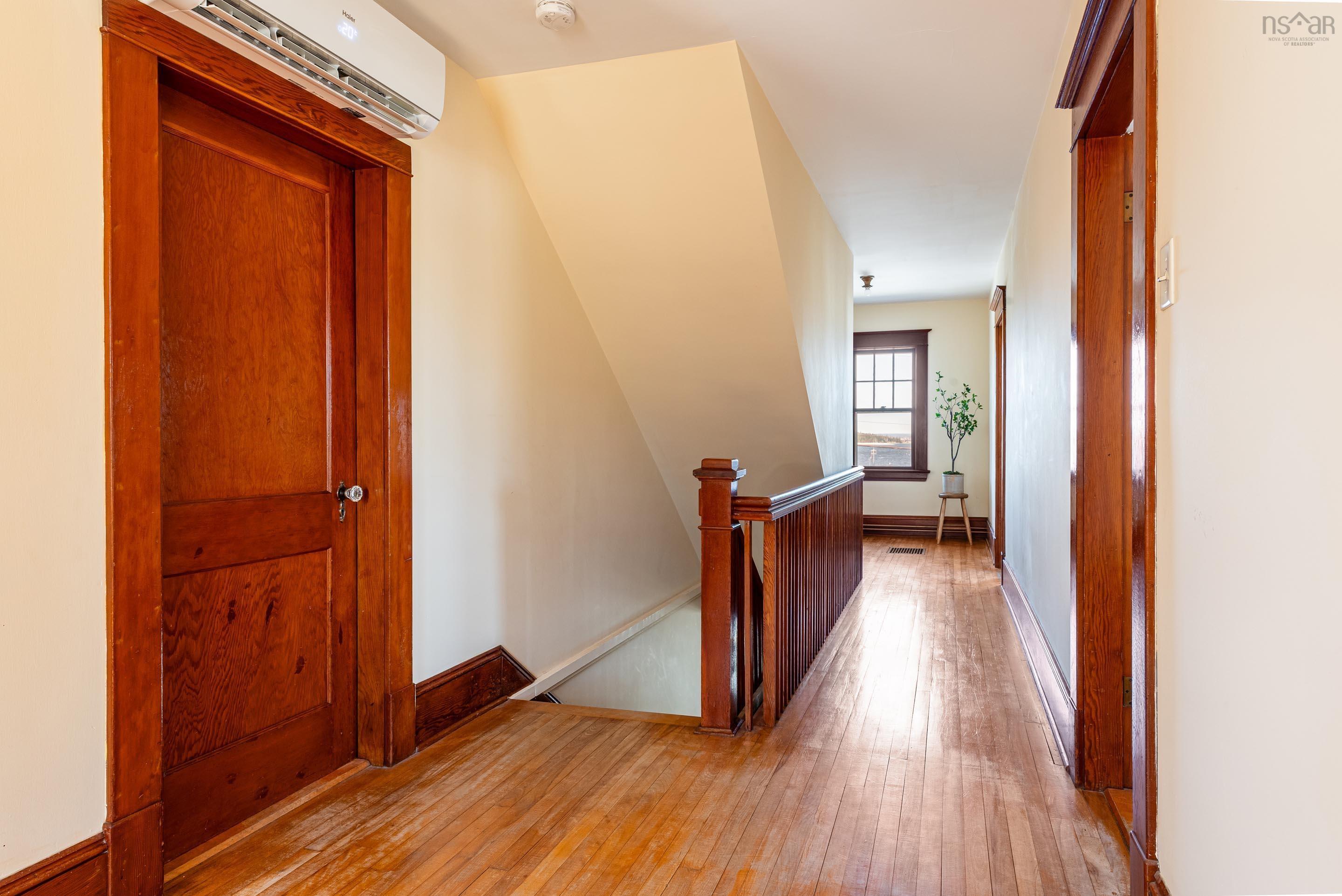 $719,900.00: 9957 Peggys Cove Road, Hackett