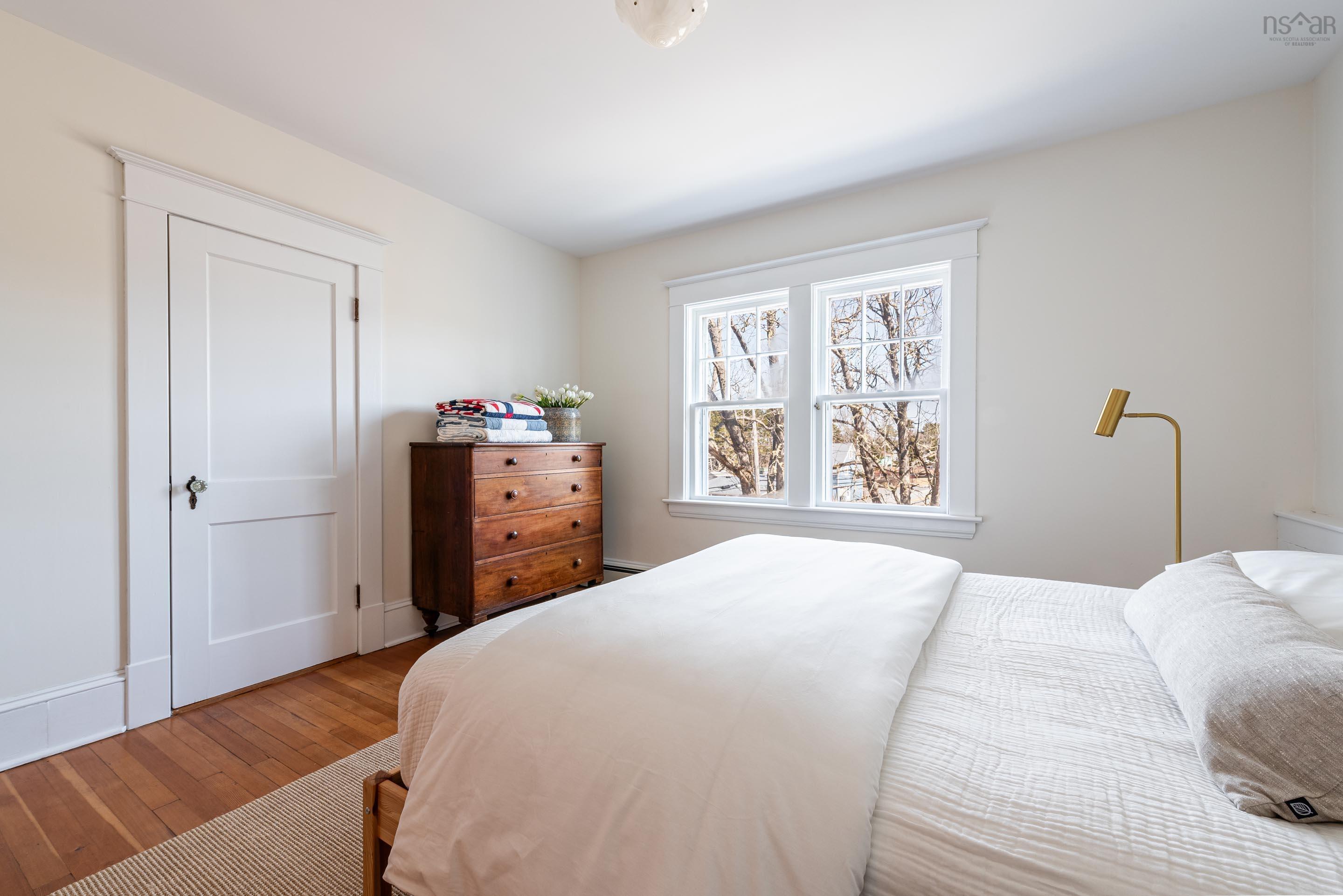 $719,900.00: 9957 Peggys Cove Road, Hackett