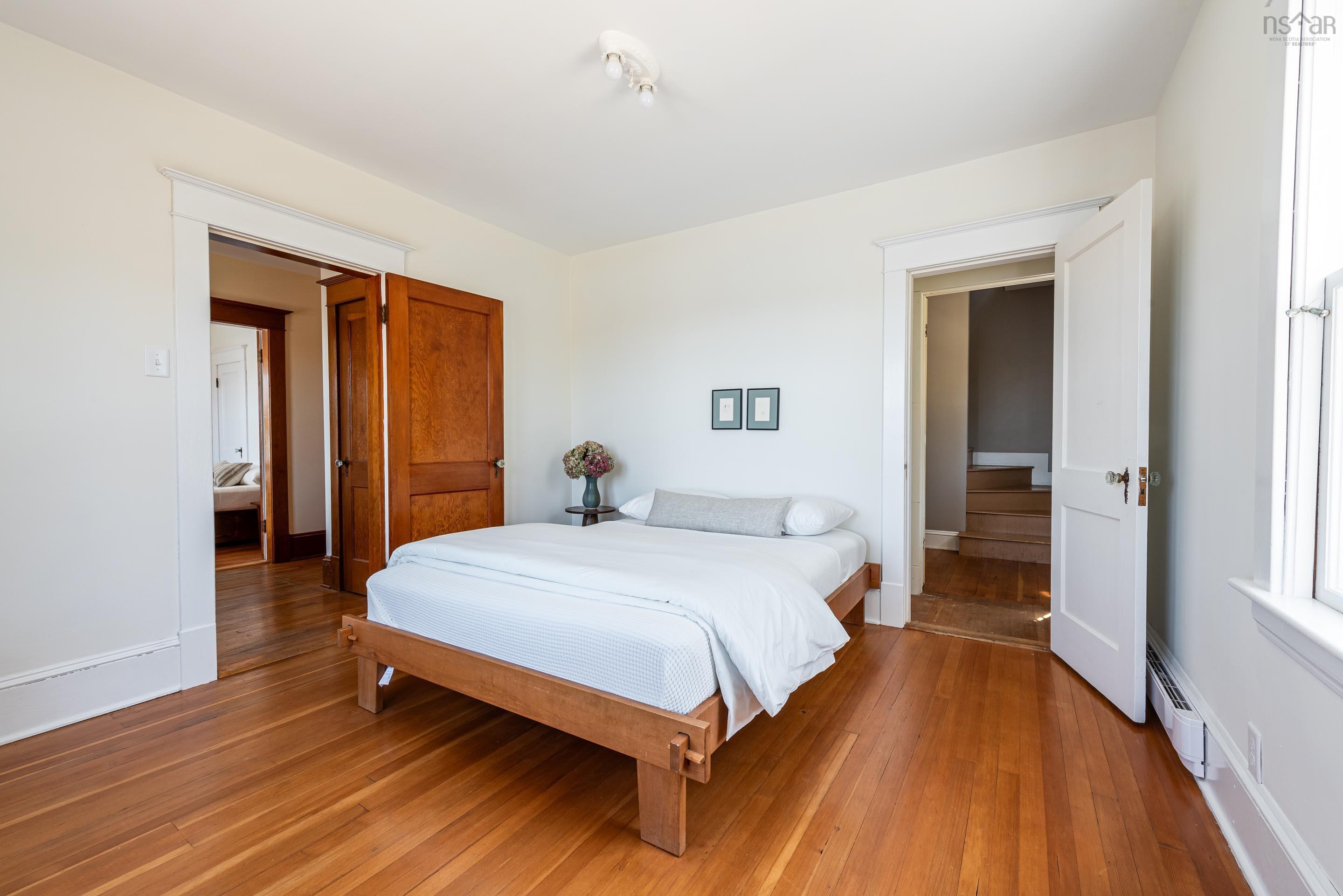 $719,900.00: 9957 Peggys Cove Road, Hackett