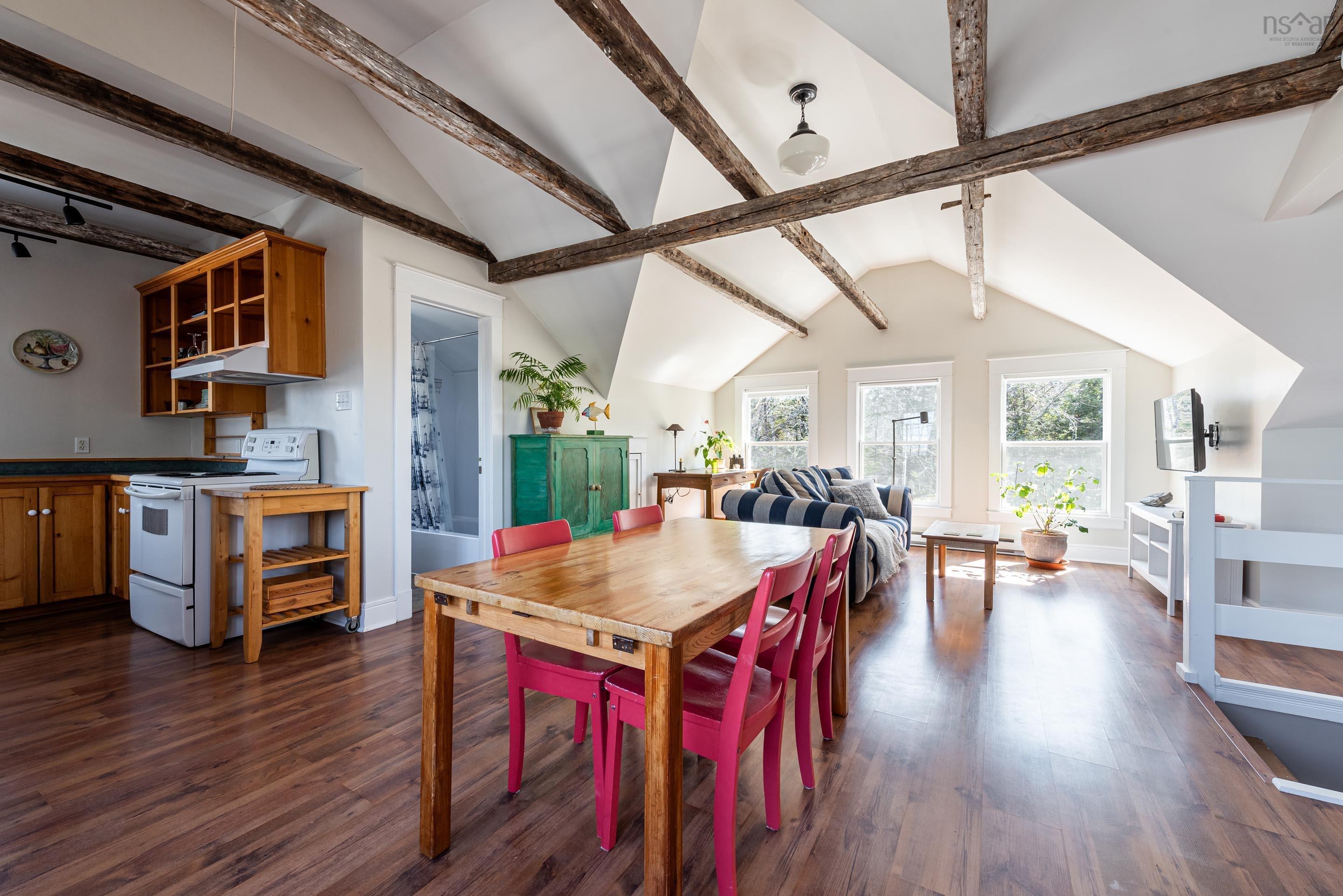 $719,900.00: 9957 Peggys Cove Road, Hackett