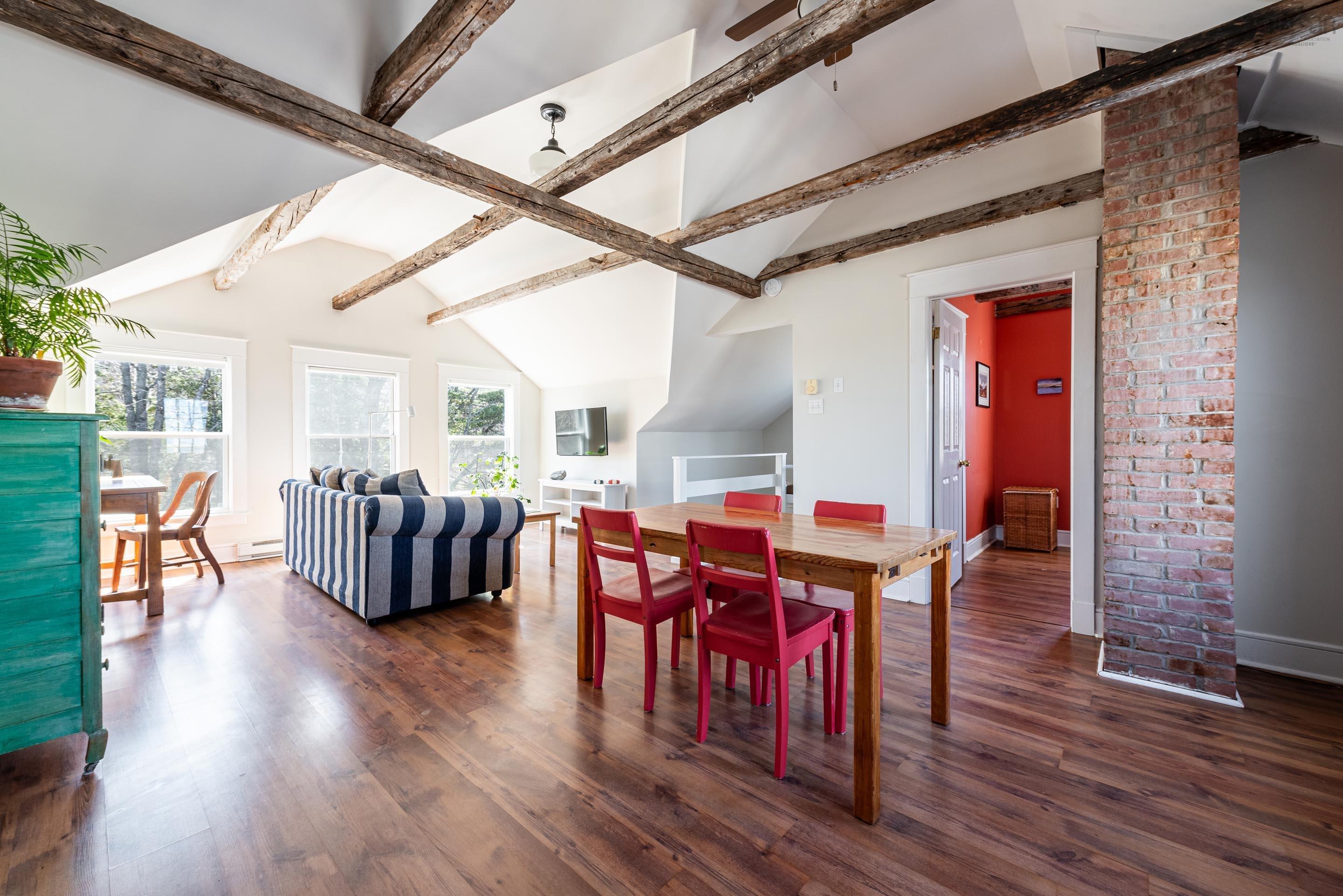 $719,900.00: 9957 Peggys Cove Road, Hackett