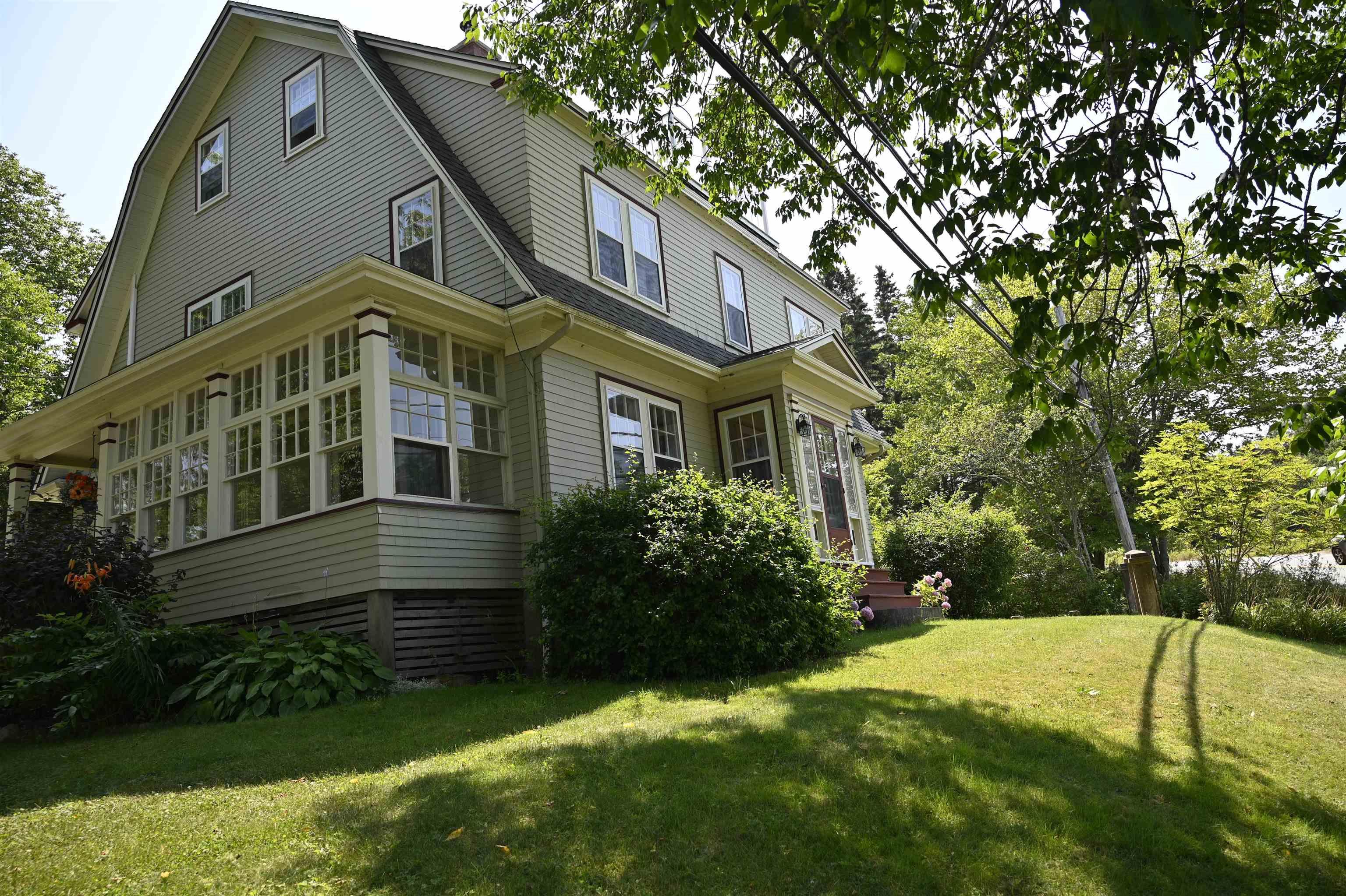 $719,900.00: 9957 Peggys Cove Road, Hackett