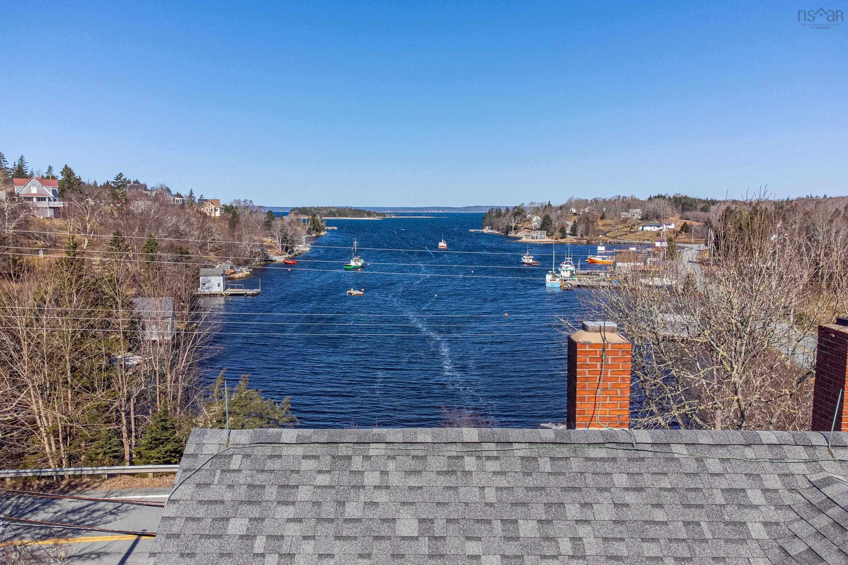 $719,900.00: 9957 Peggys Cove Road, Hackett