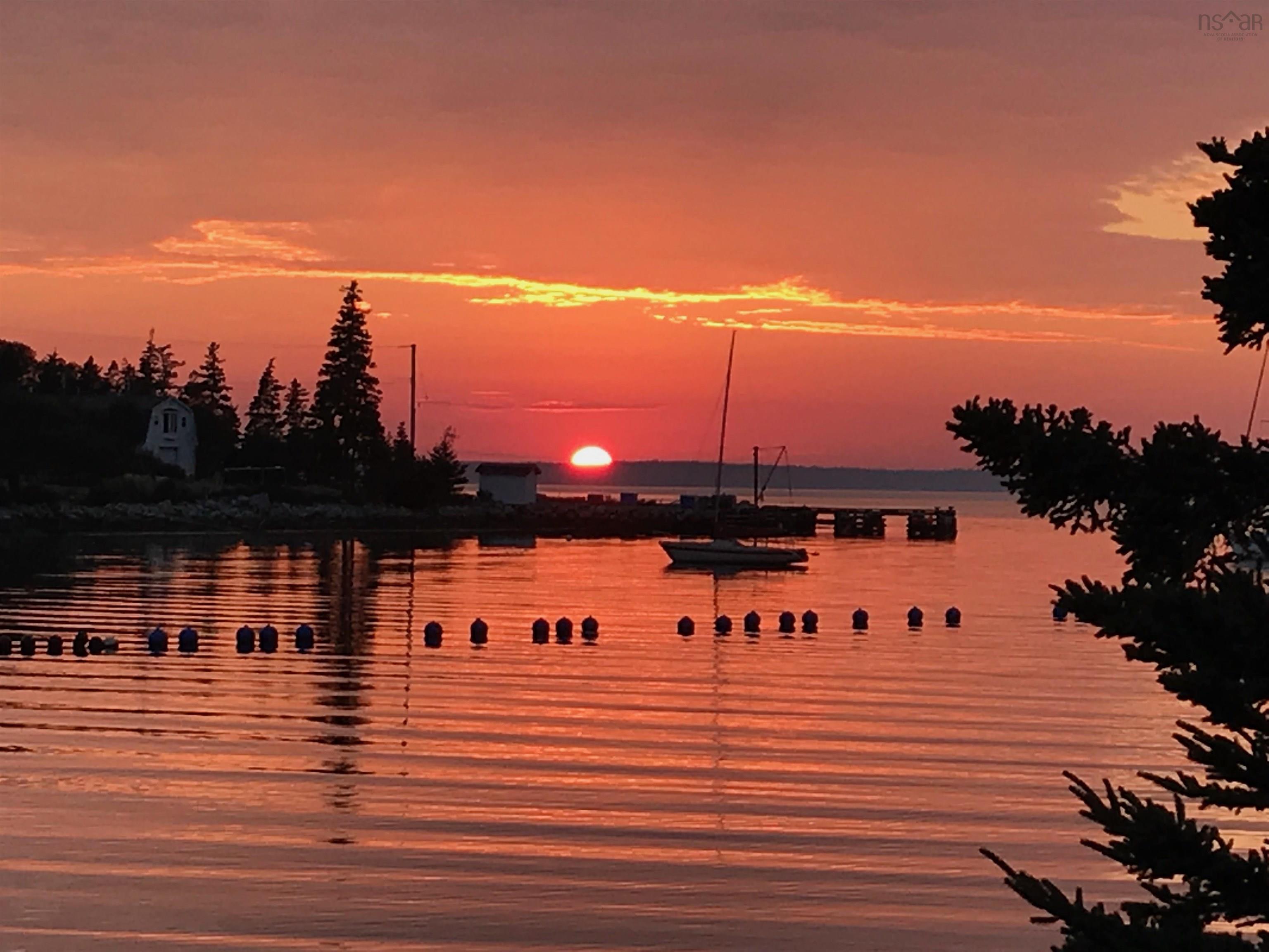 $719,900.00: 9957 Peggys Cove Road, Hackett