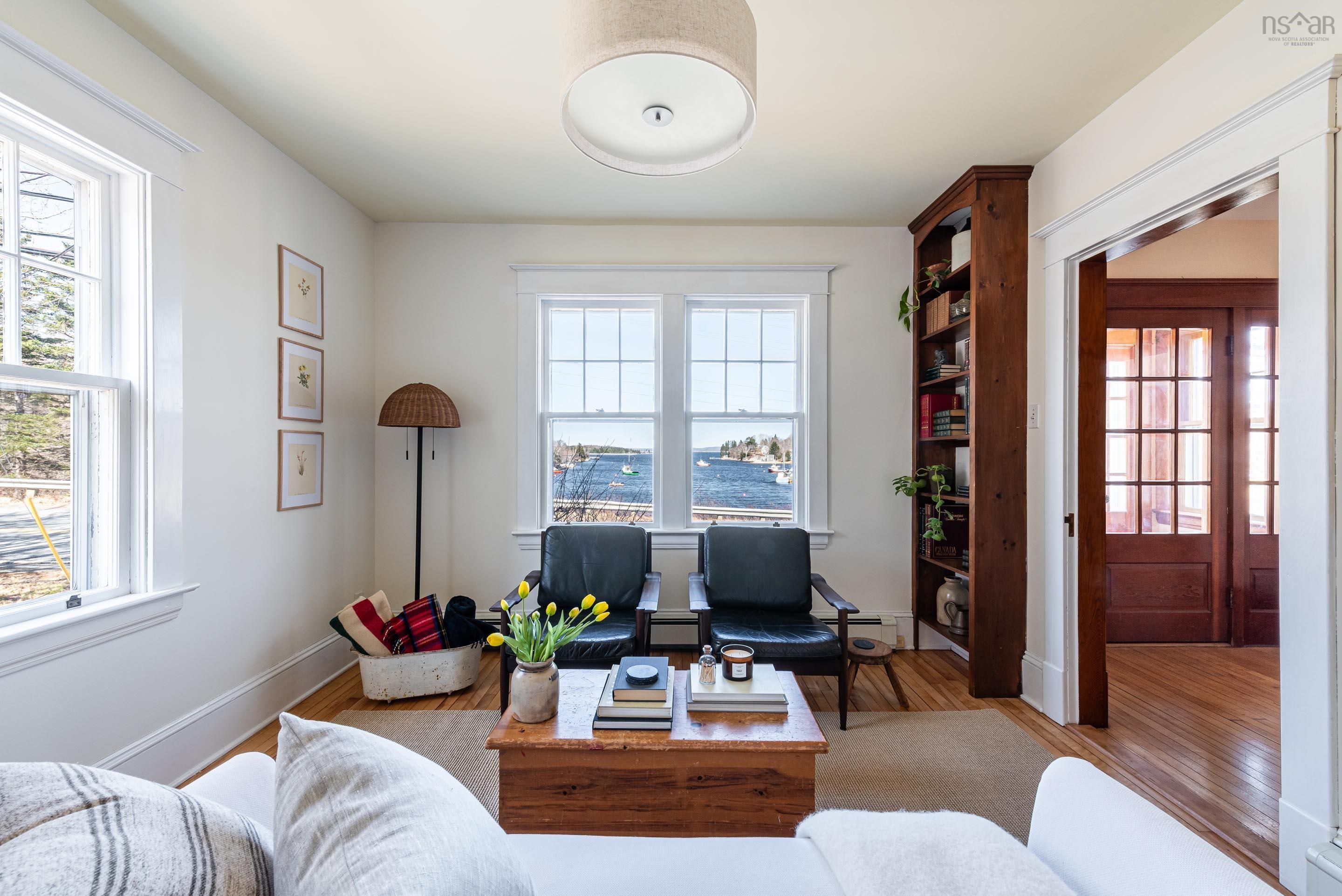 $719,900.00: 9957 Peggys Cove Road, Hackett