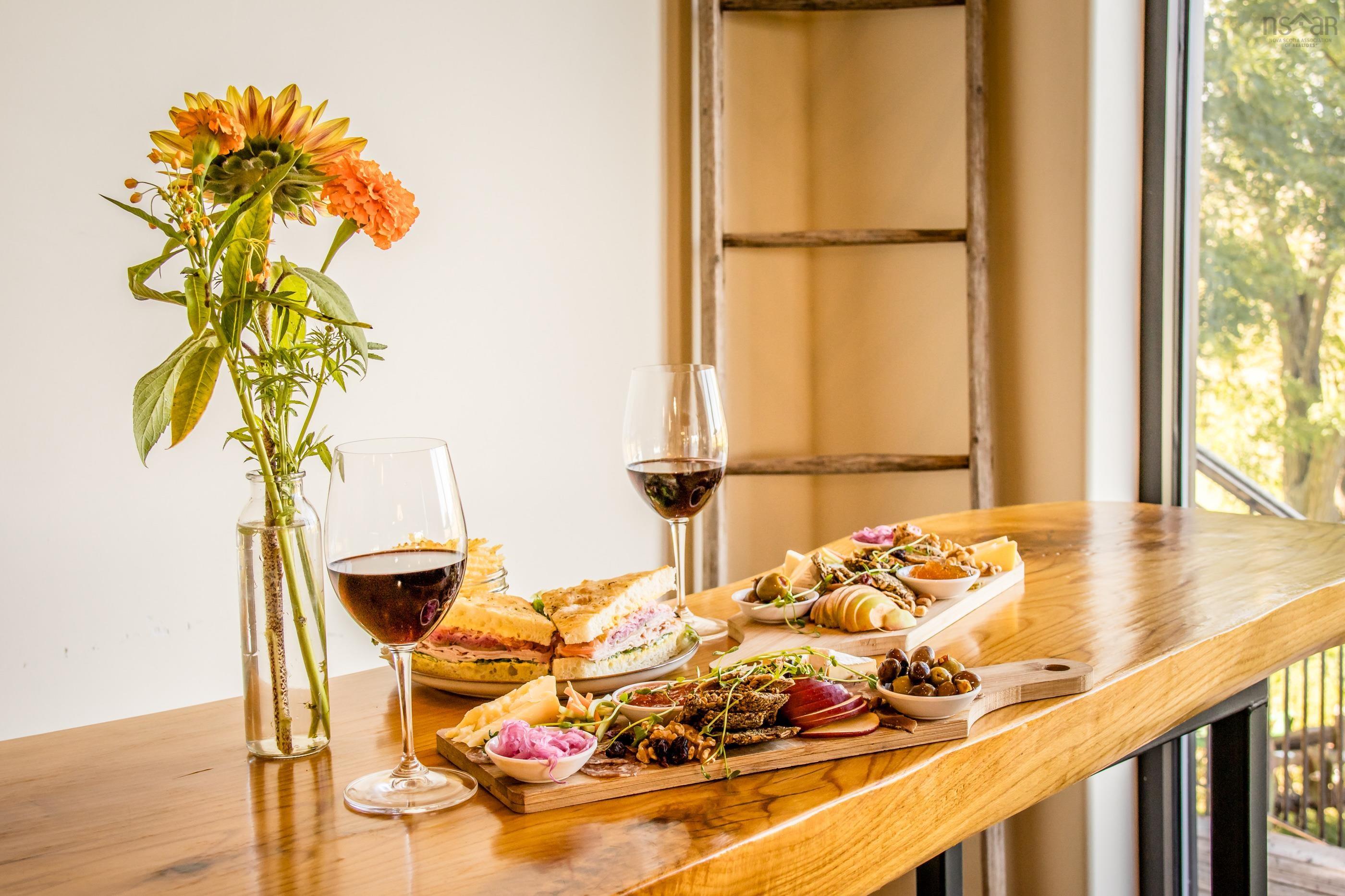 $4,000,000.00: 1441 Church Street, Port Williams