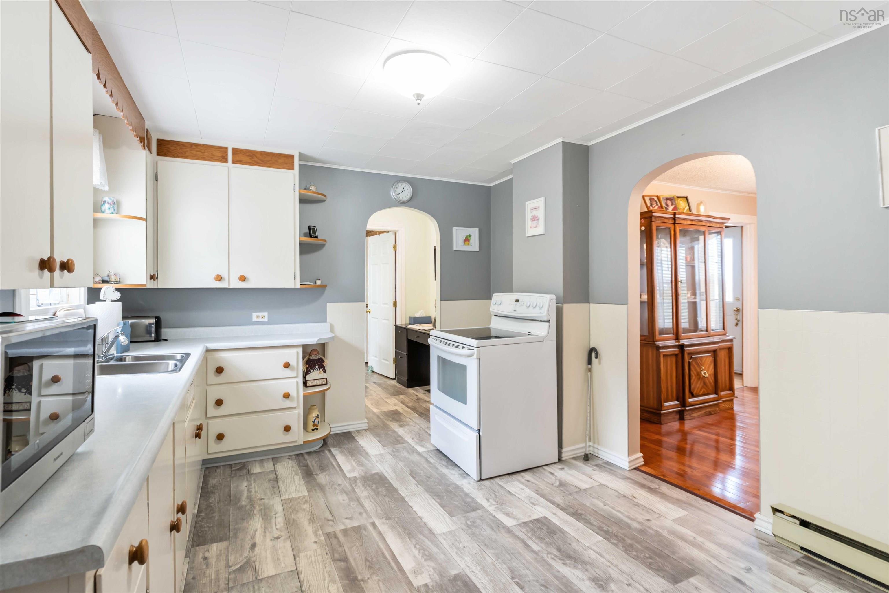 $359,000.00: 4634 Shore Road W, Parkers Cove