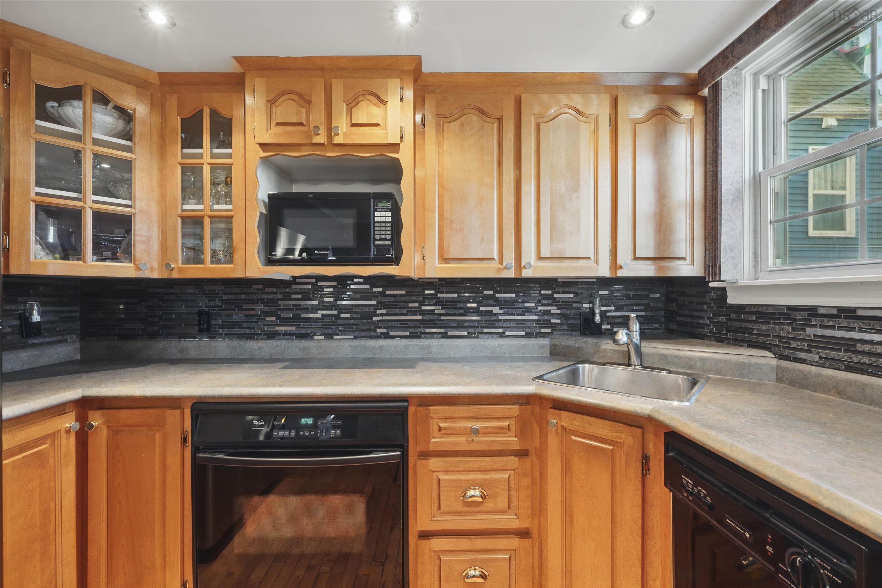 5526 Charles Street, Halifax, NS (MLS 202520713)