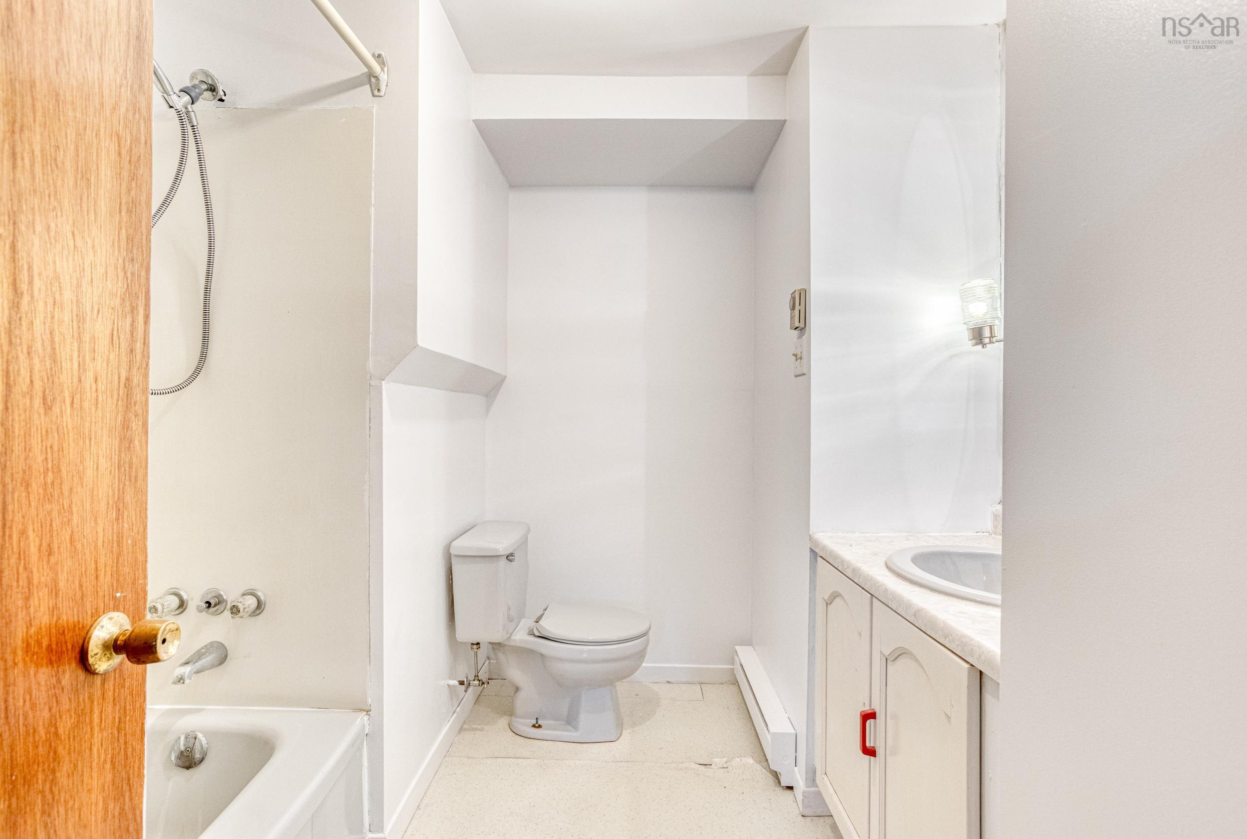 $250,000.00: 17 Easthill Court, Hilden