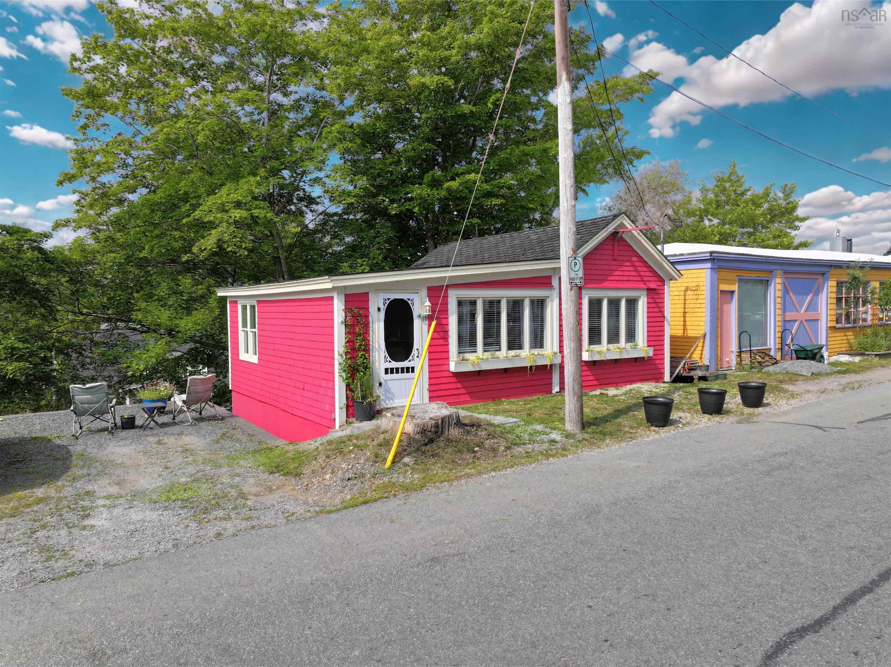 $324,900.00: 10 Pelham Street, Lunenburg