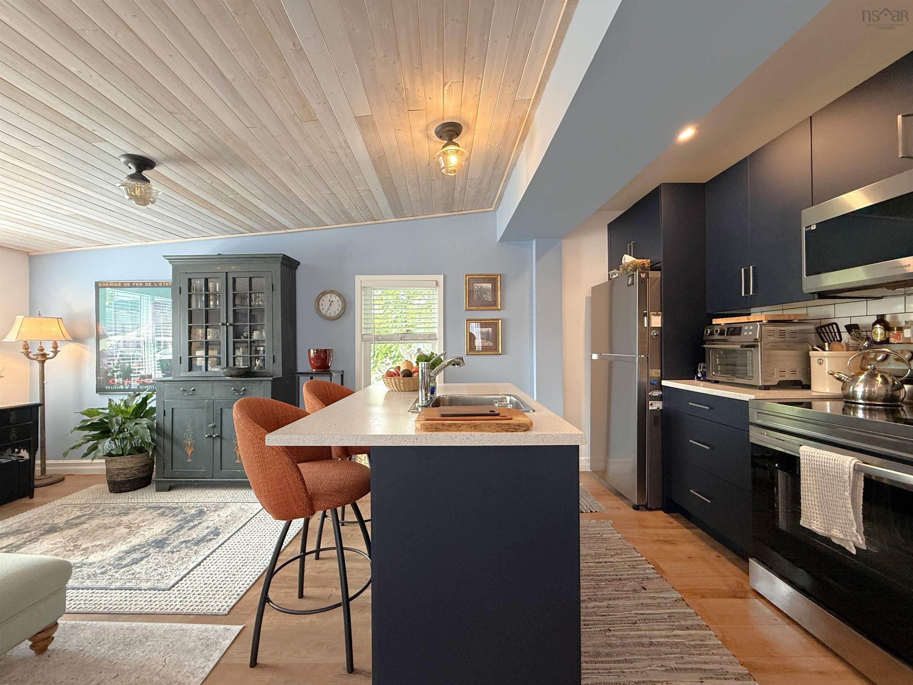 $324,900.00: 10 Pelham Street, Lunenburg