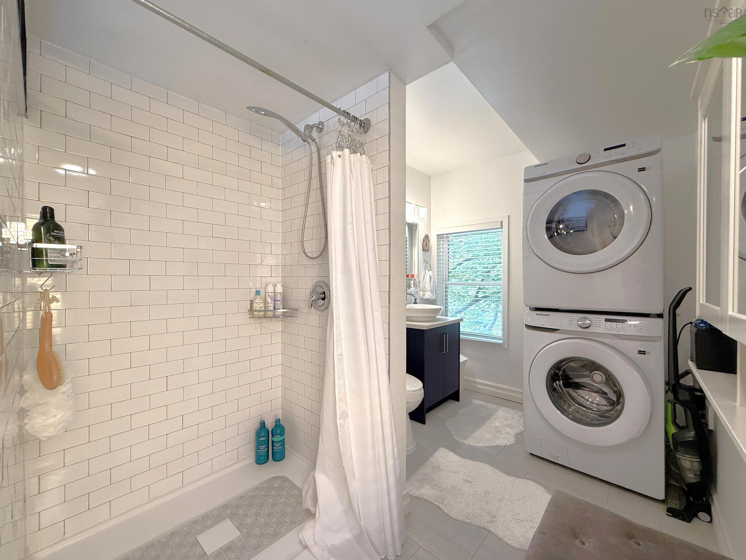 $324,900.00: 10 Pelham Street, Lunenburg