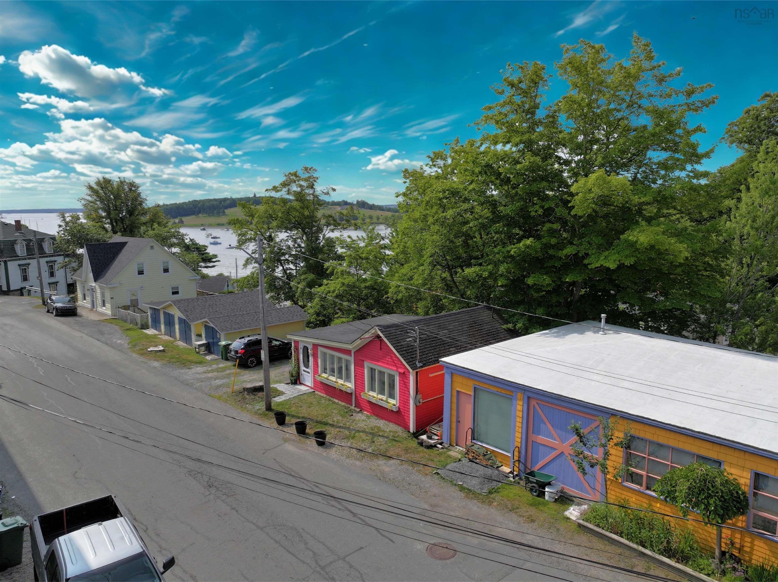 $324,900.00: 10 Pelham Street, Lunenburg